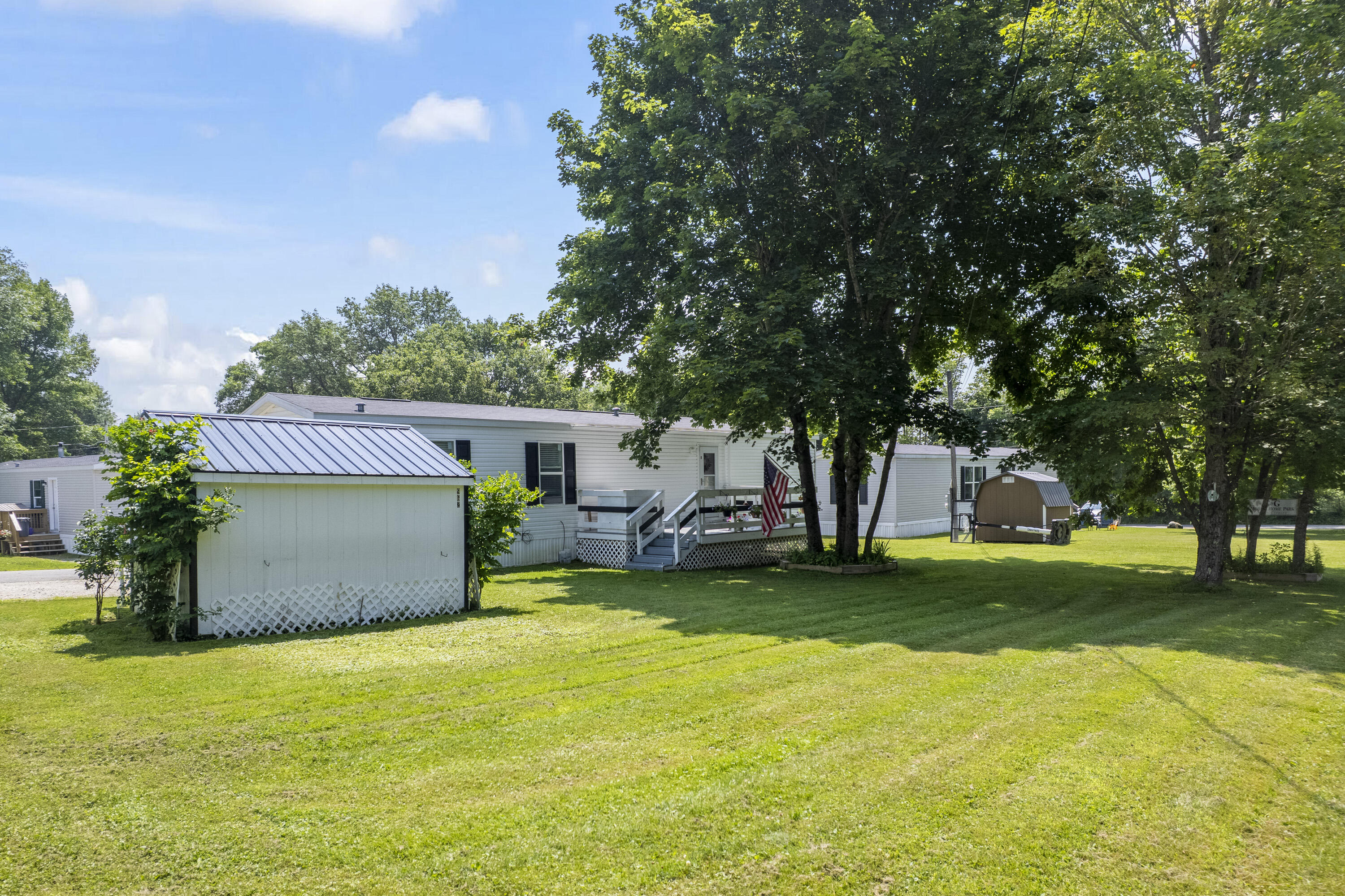 962 Main Street, 3