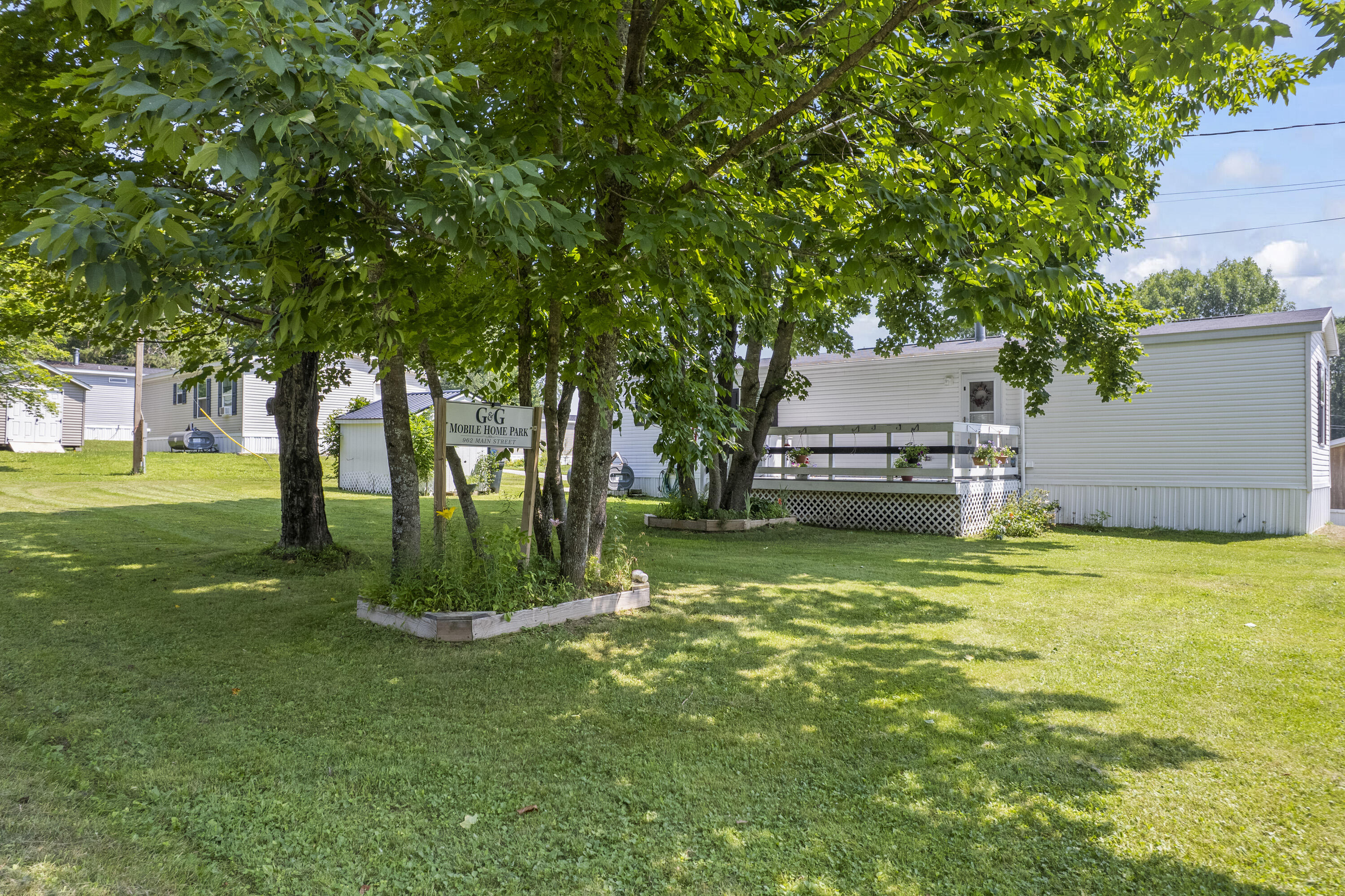 962 Main Street, 3