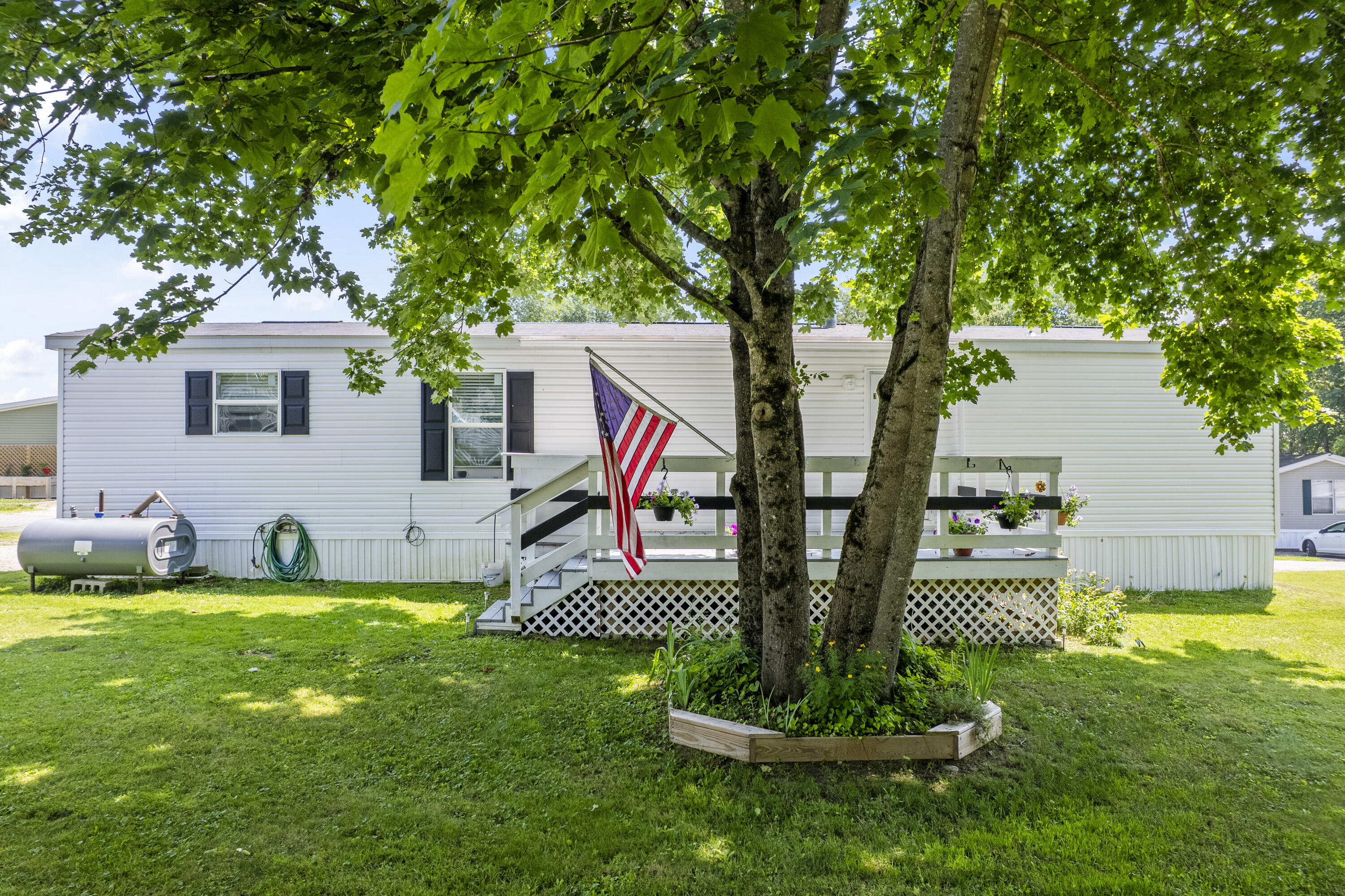 962 Main Street, 3