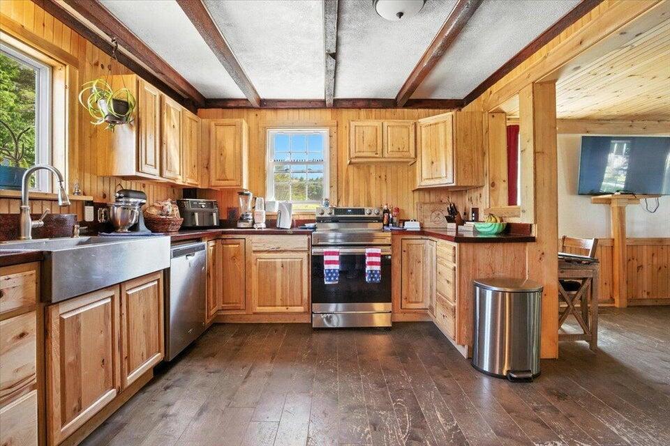 817 Riverside Drive