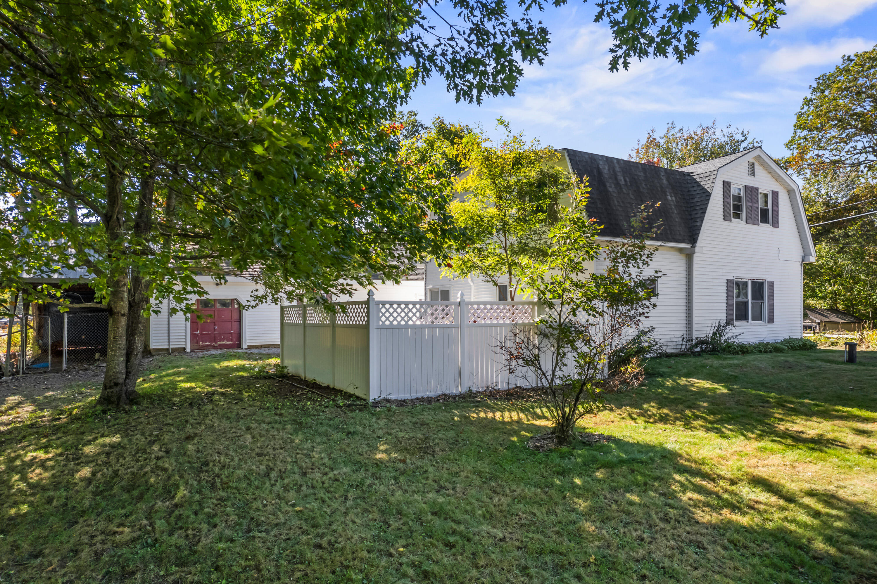11 Outlet Road