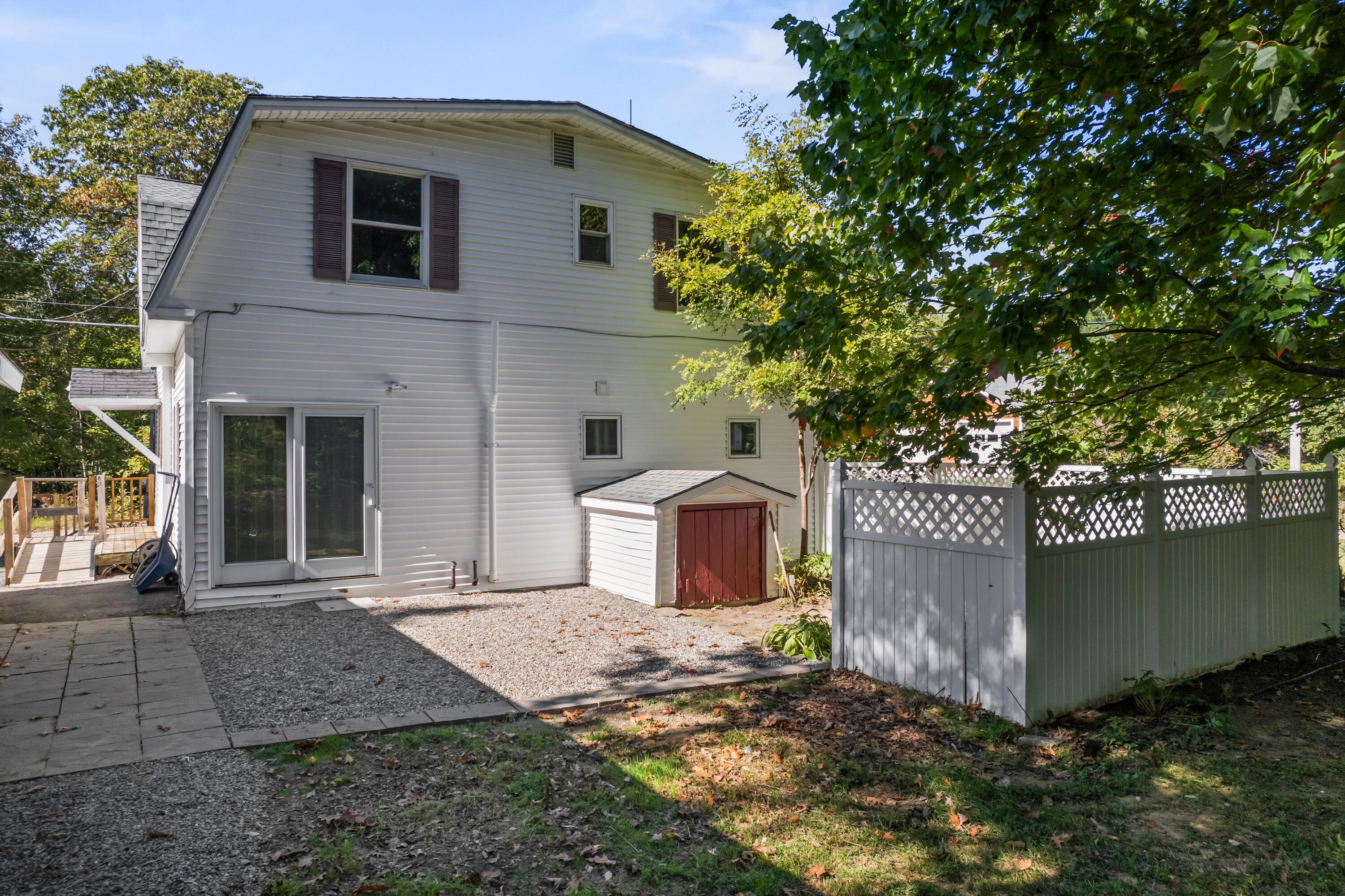 11 Outlet Road