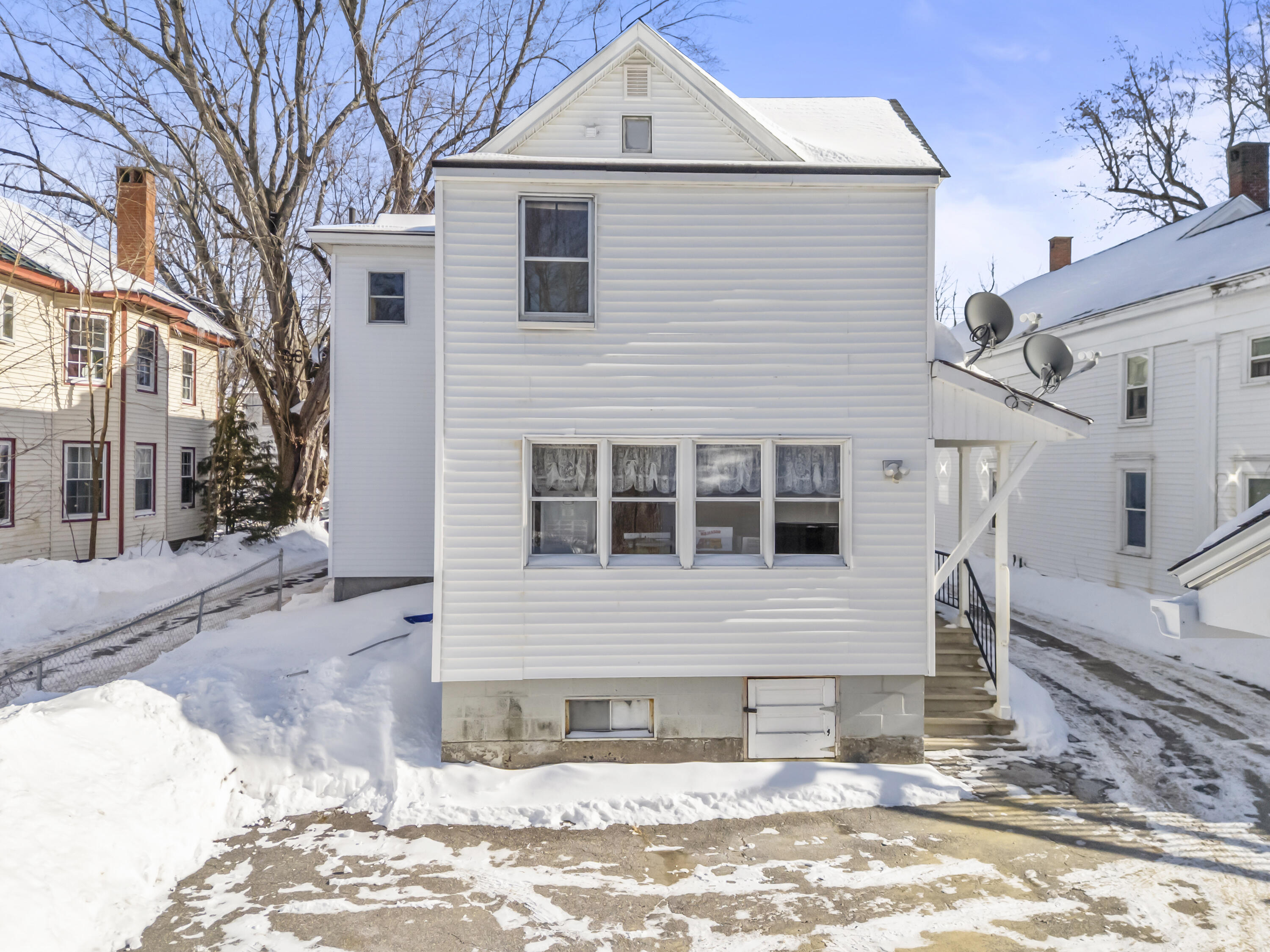 10 Maple Street