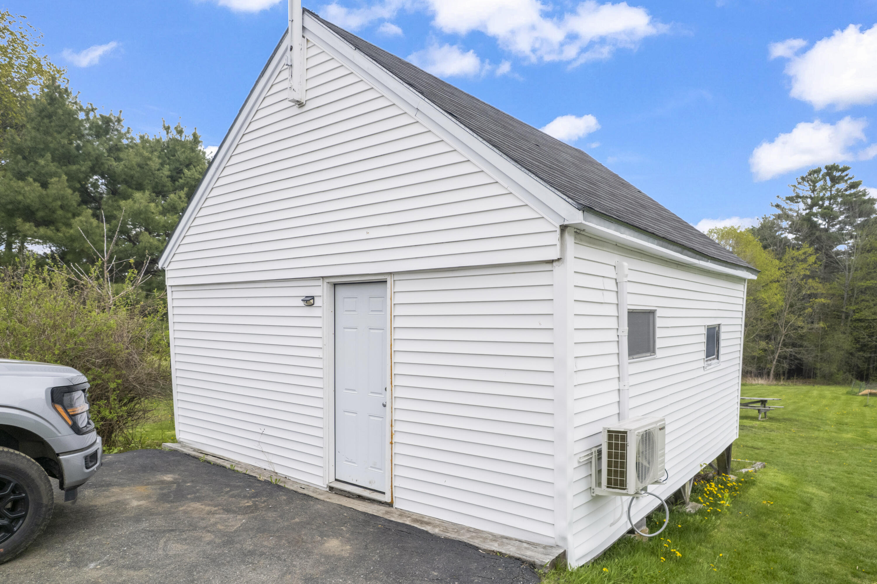 3427 Middle Road