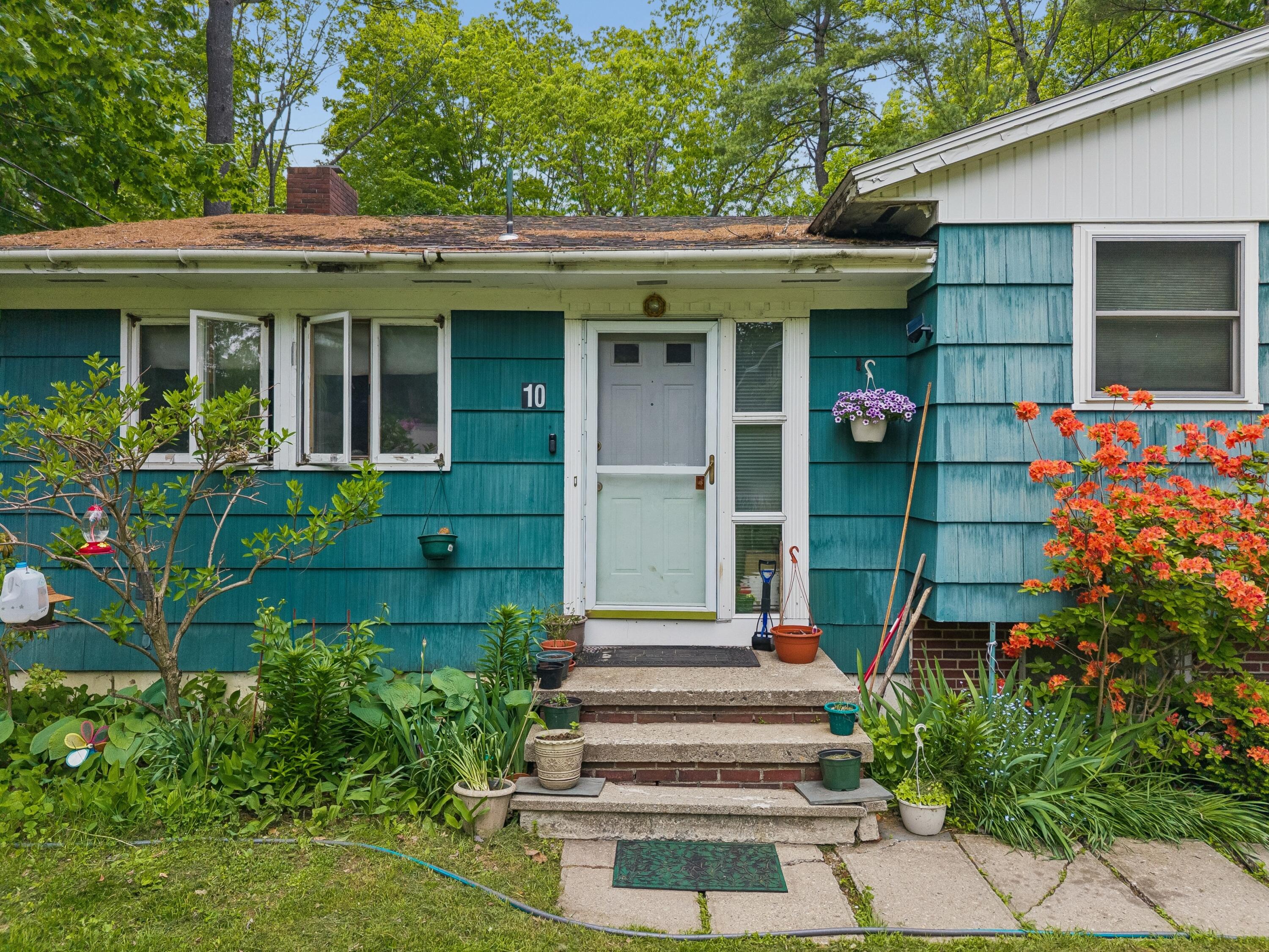 10 Ridgewood Drive