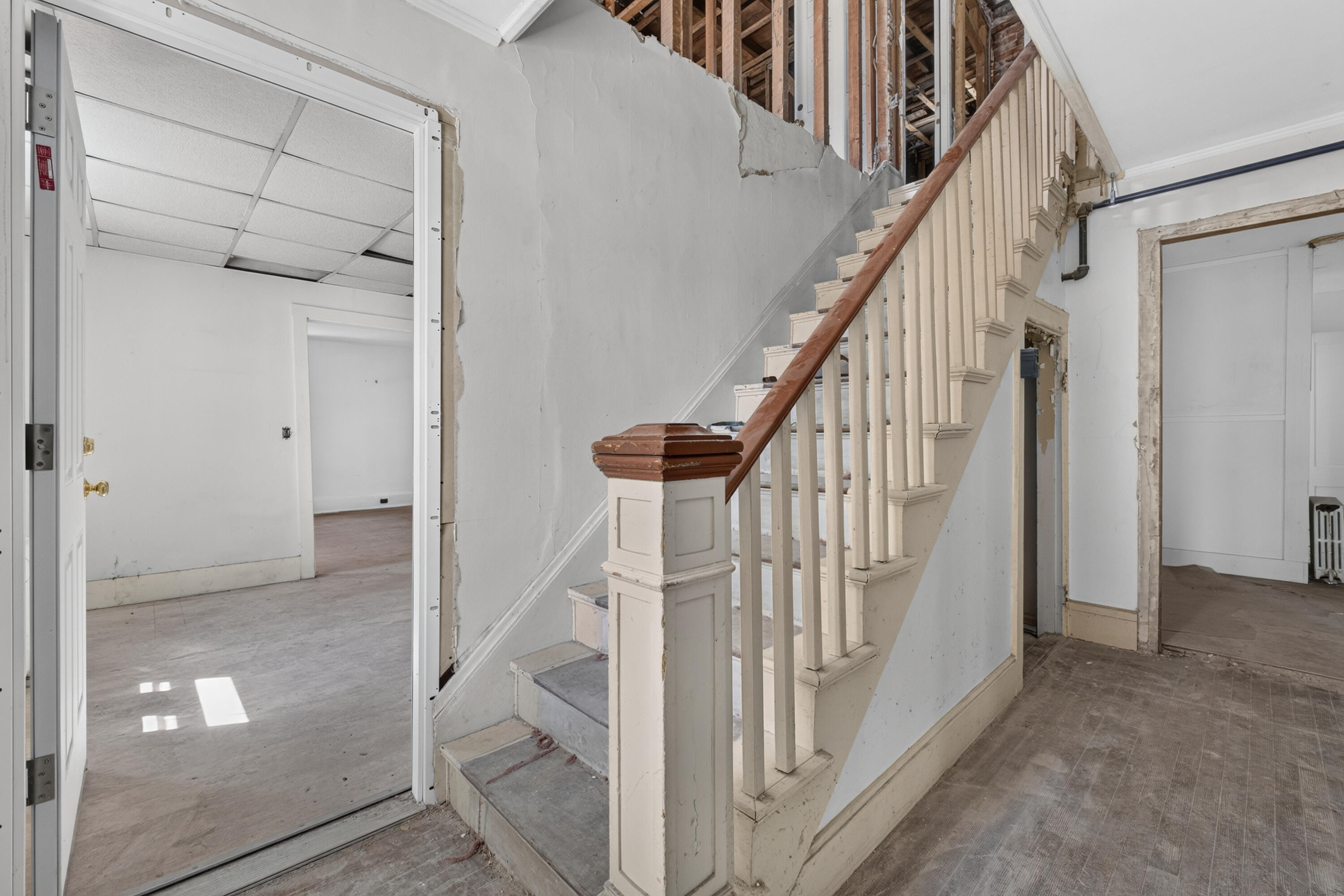6 Amherst Street