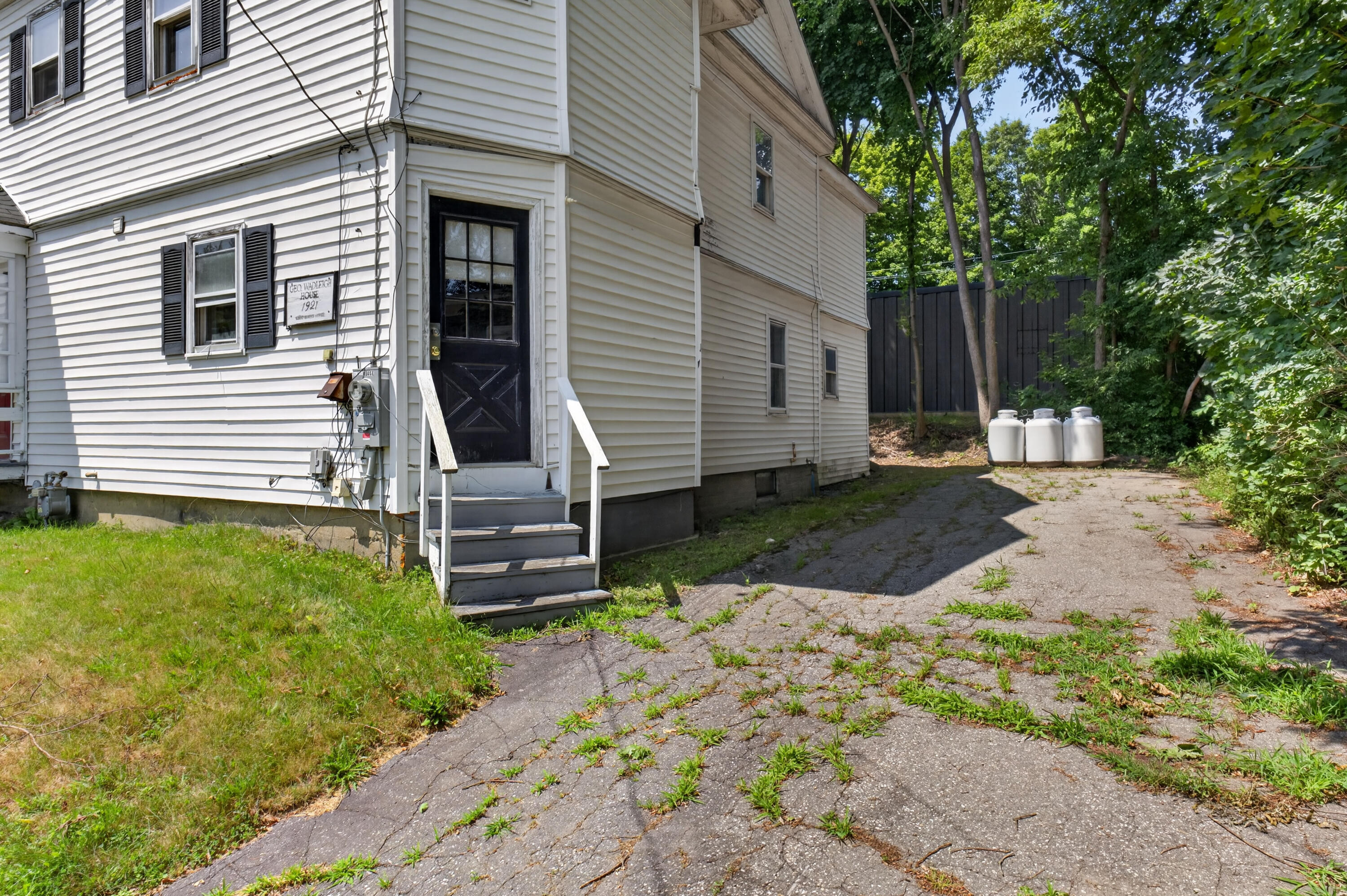 6 Amherst Street