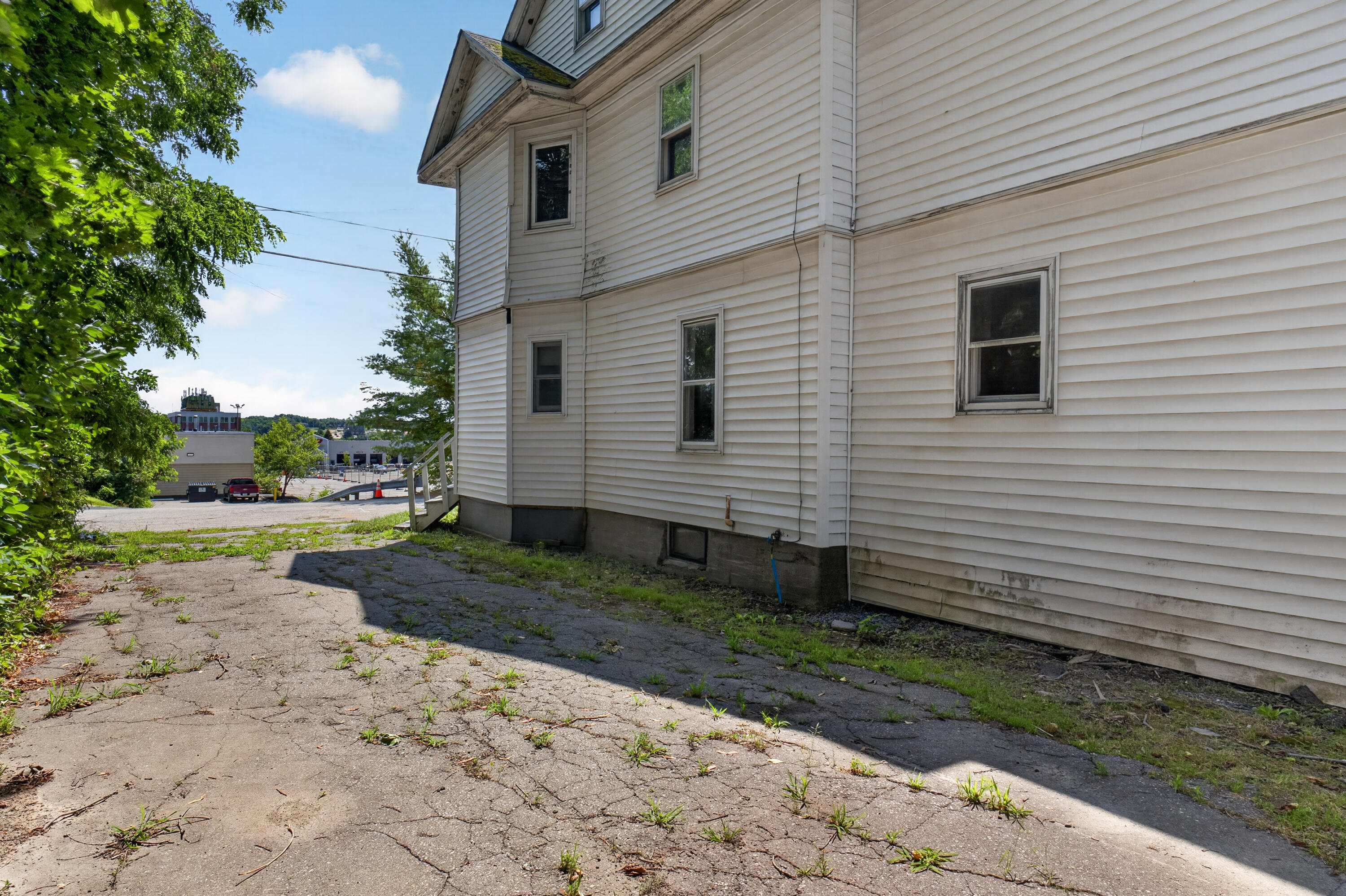 6 Amherst Street