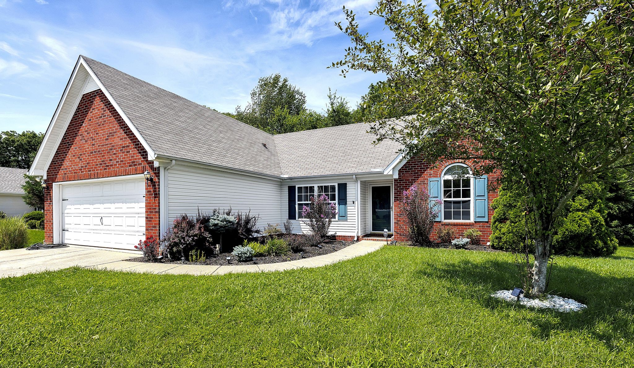 2122 Burgess Ln