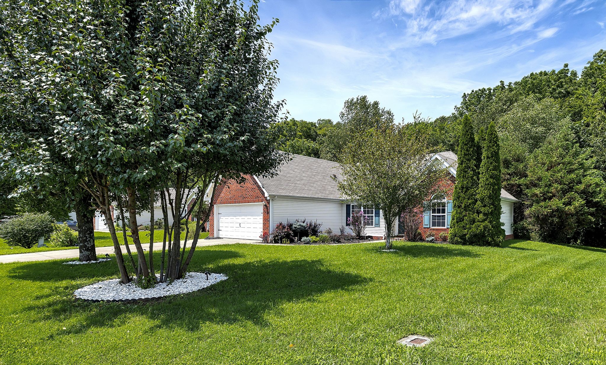 2122 Burgess Ln