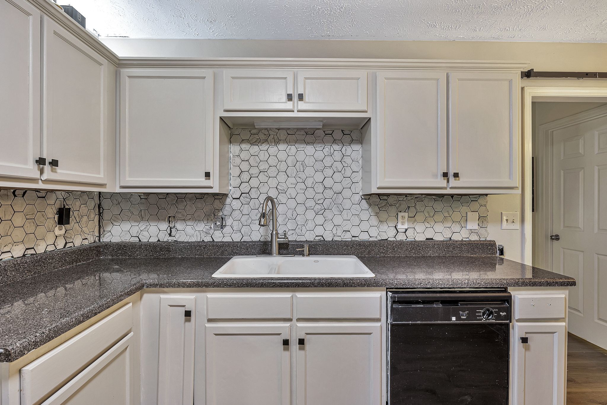 2122 Burgess Ln