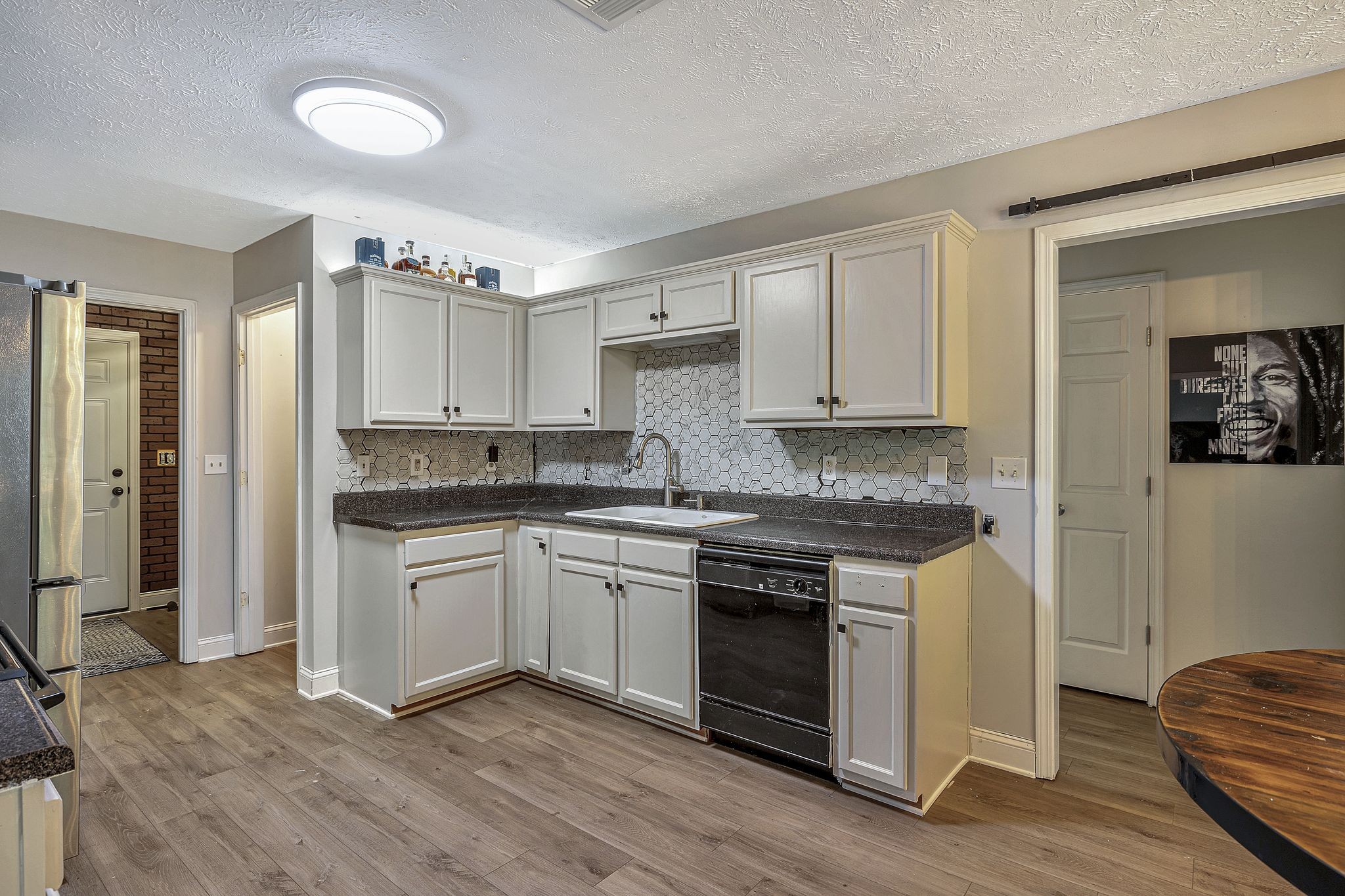 2122 Burgess Ln