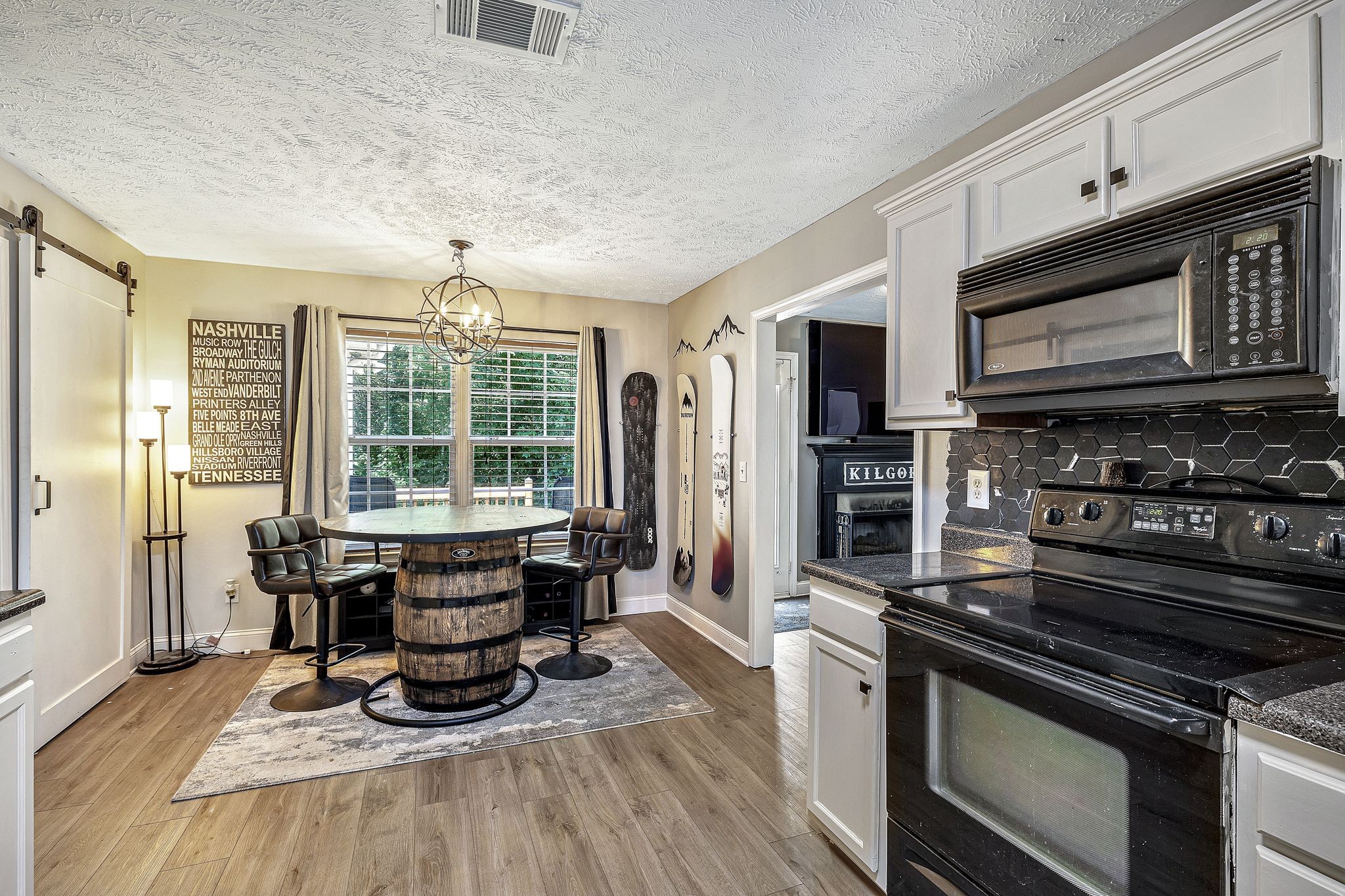 2122 Burgess Ln