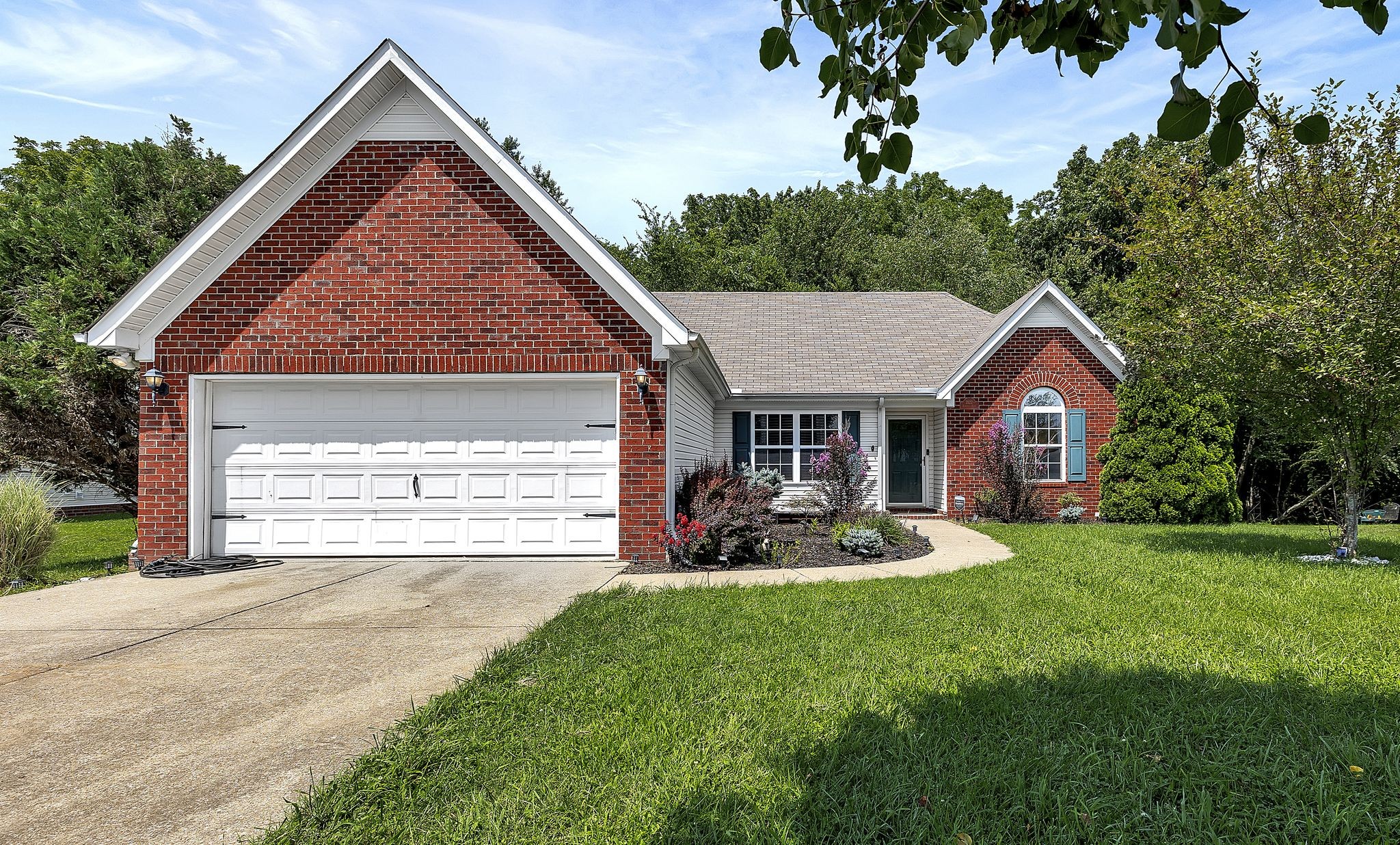 2122 Burgess Ln
