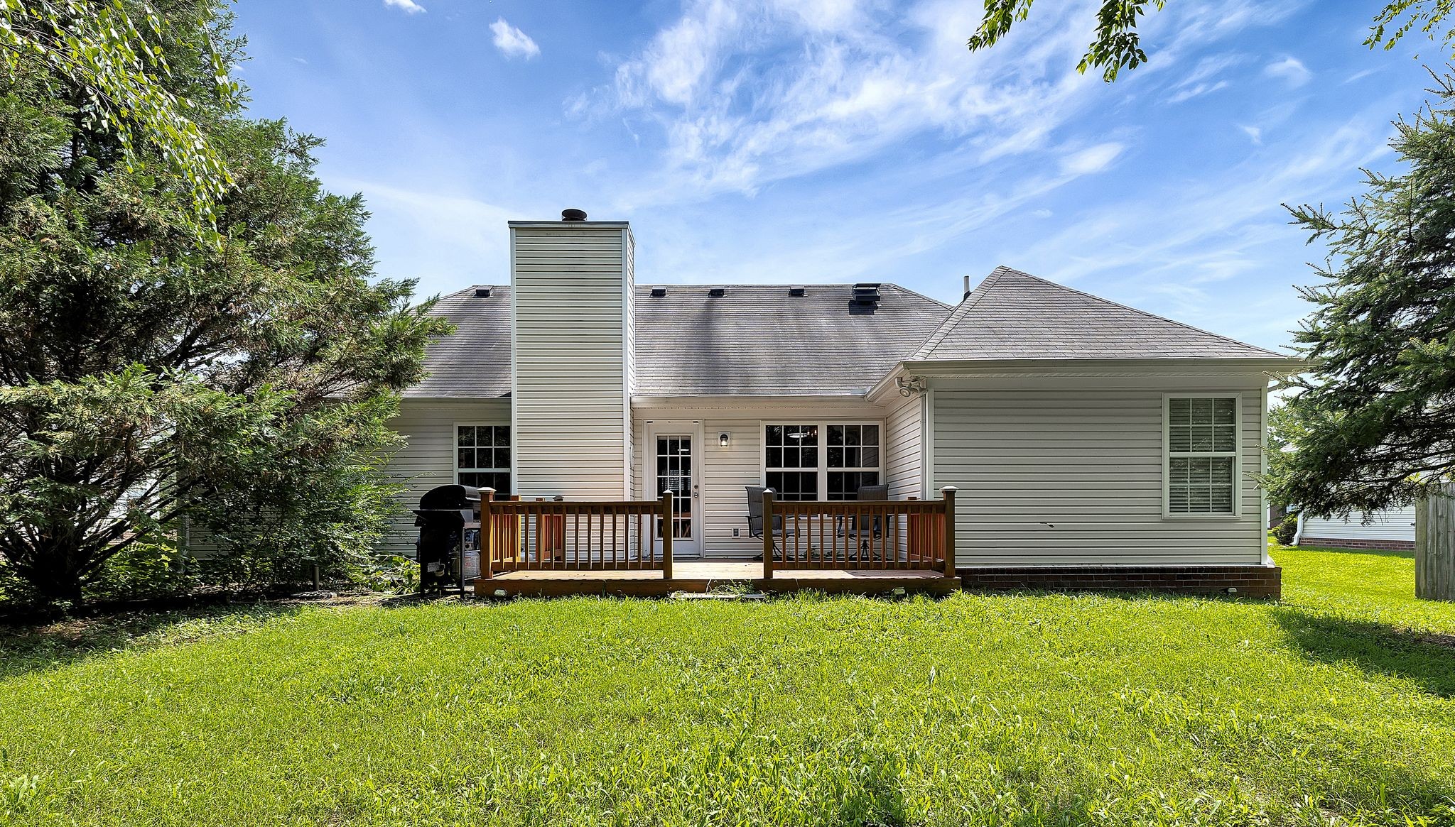 2122 Burgess Ln