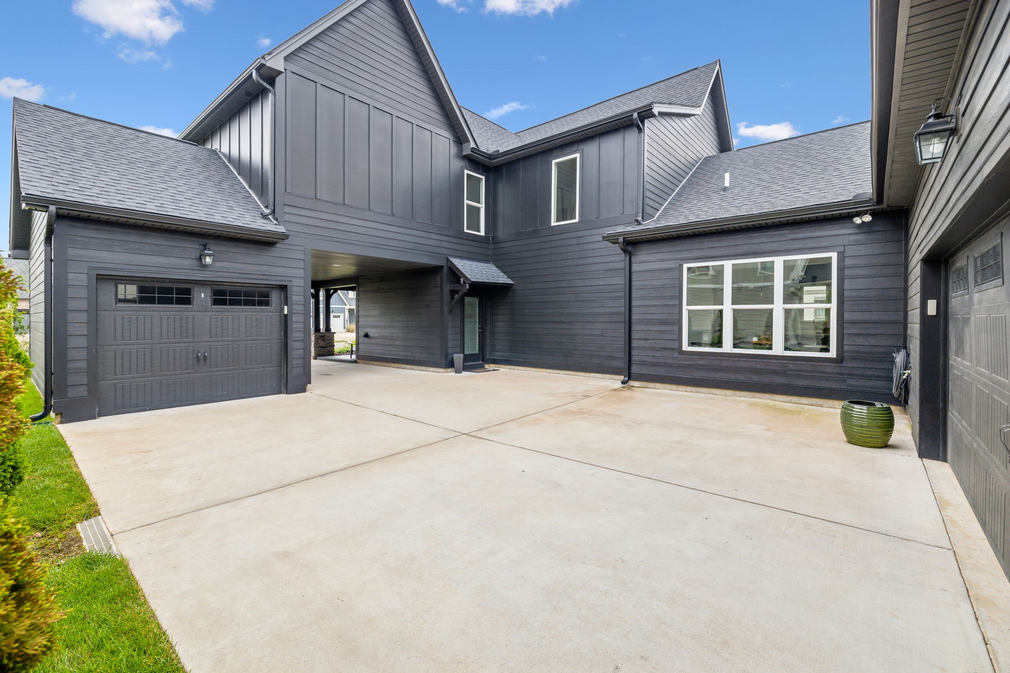 7553 Delancey Dr