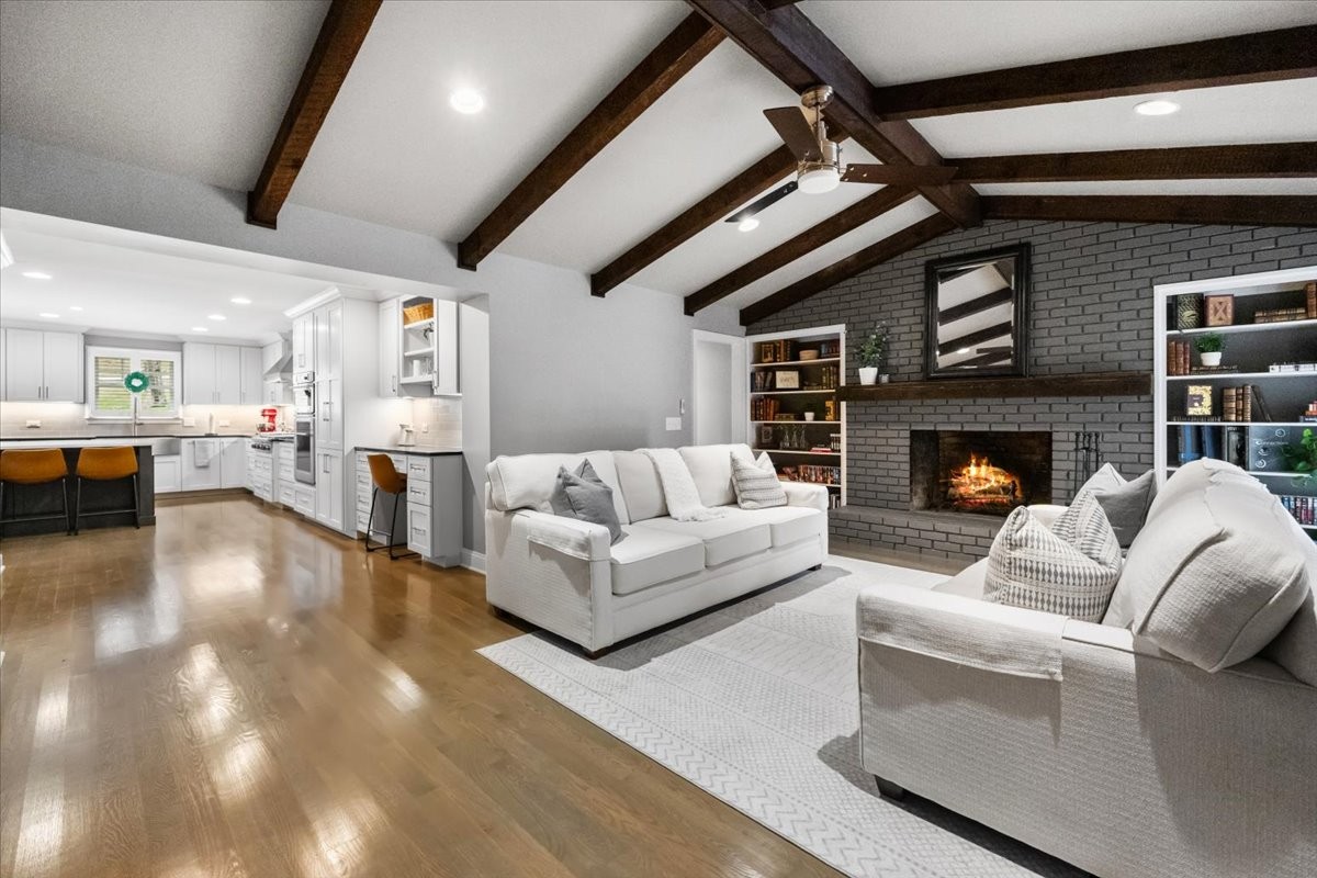 107 Century Oak Dr