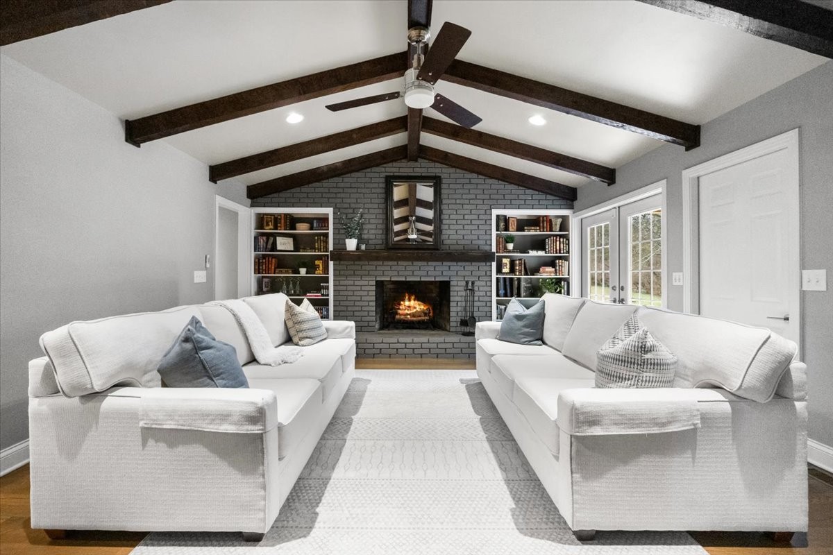 107 Century Oak Dr