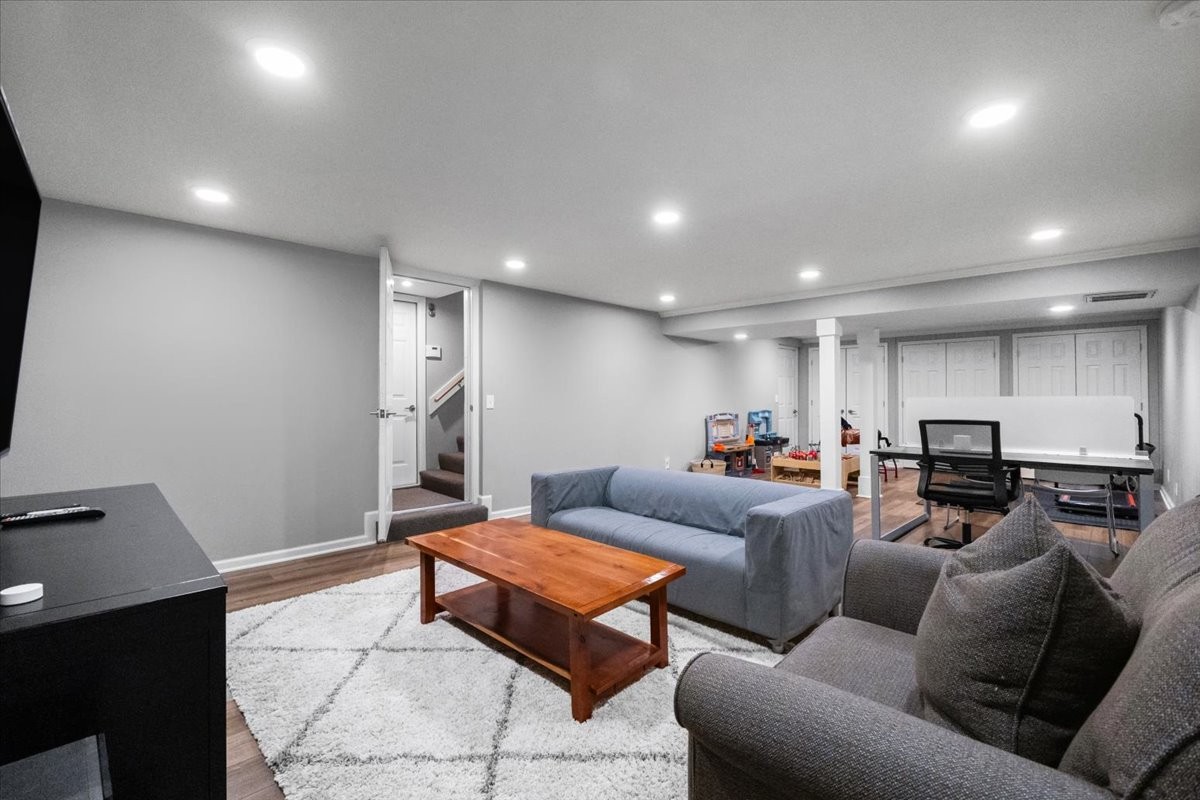 107 Century Oak Dr