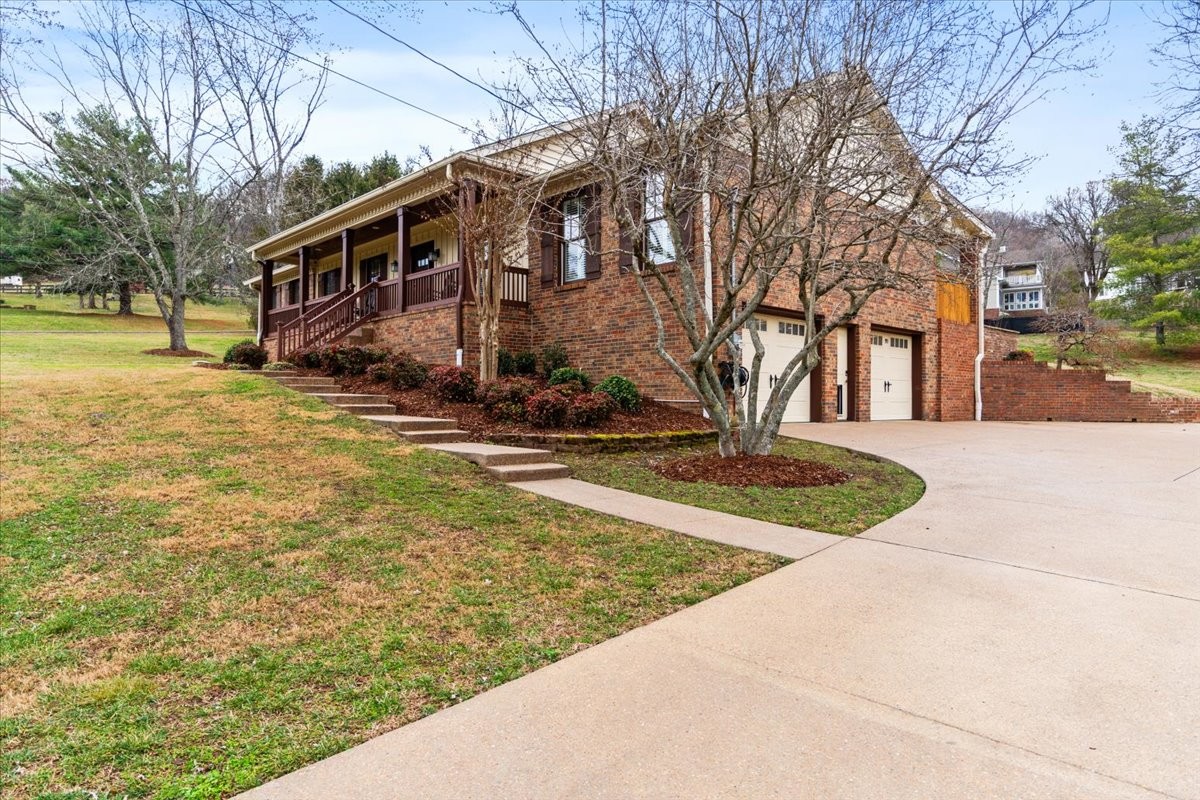 107 Century Oak Dr