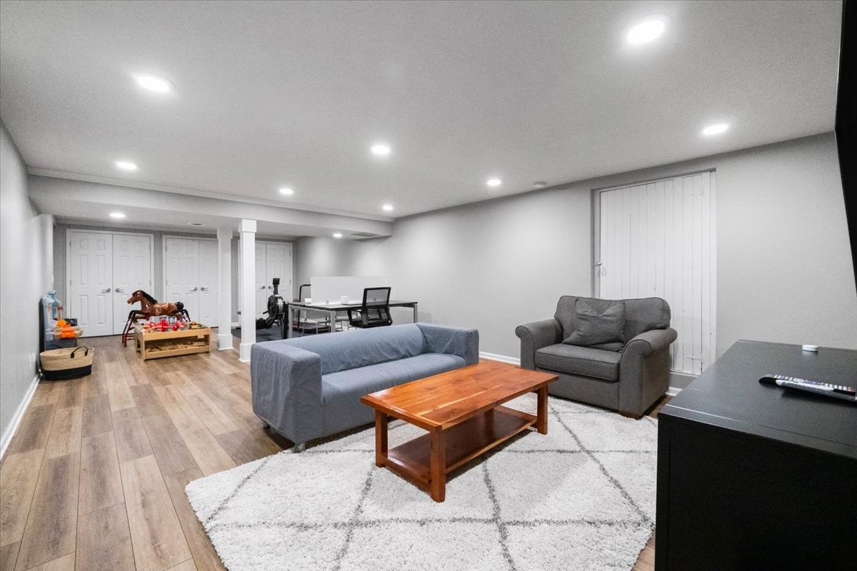 107 Century Oak Dr