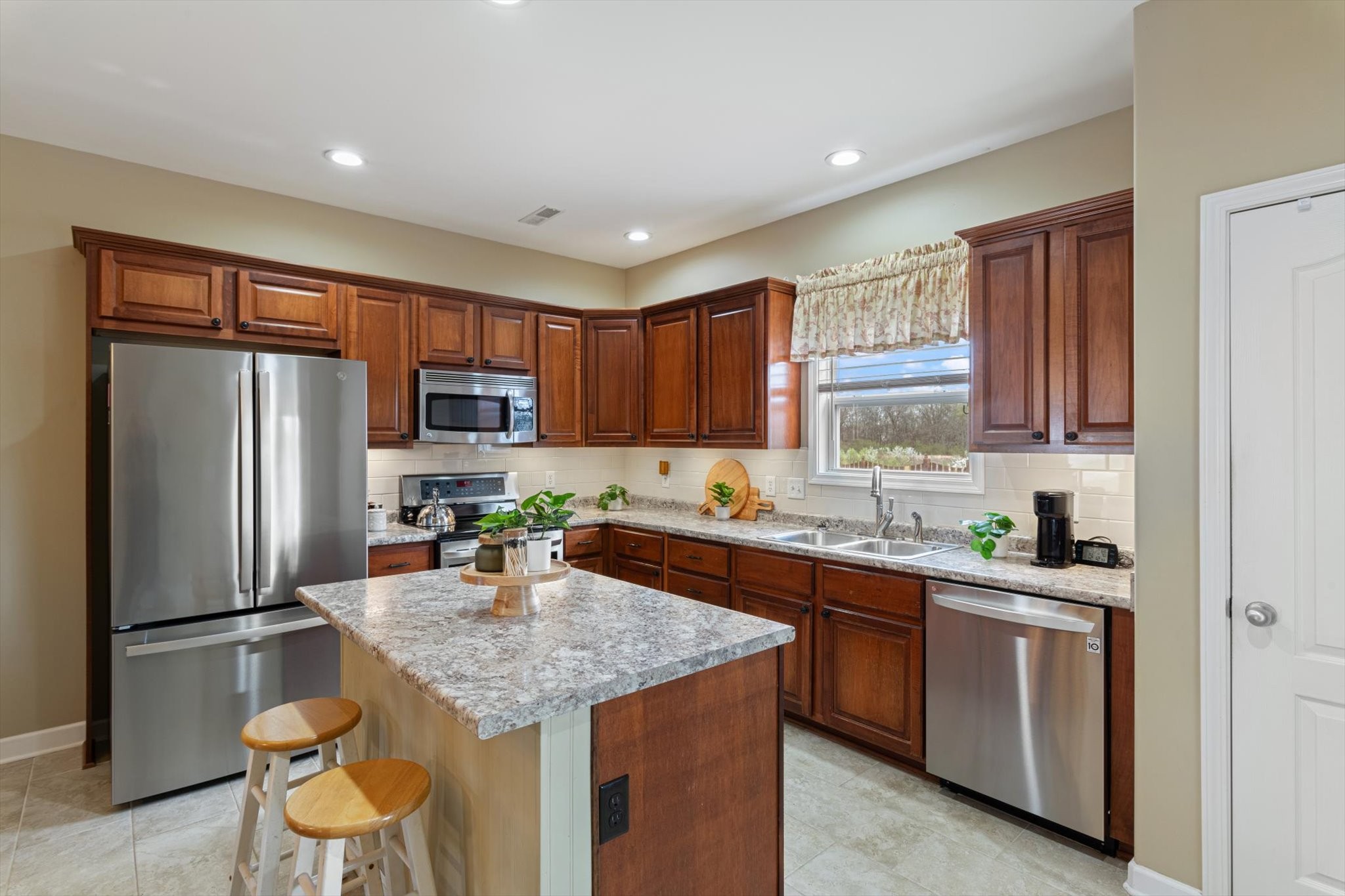 4986 Morning Dove Ln