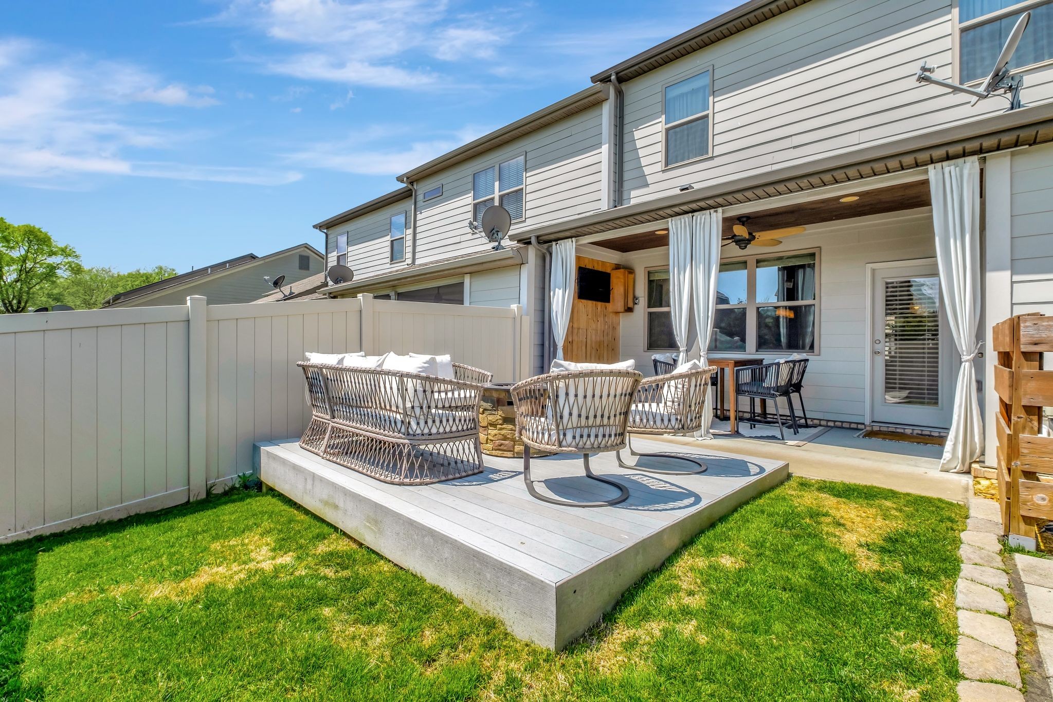1440 Channing Dr