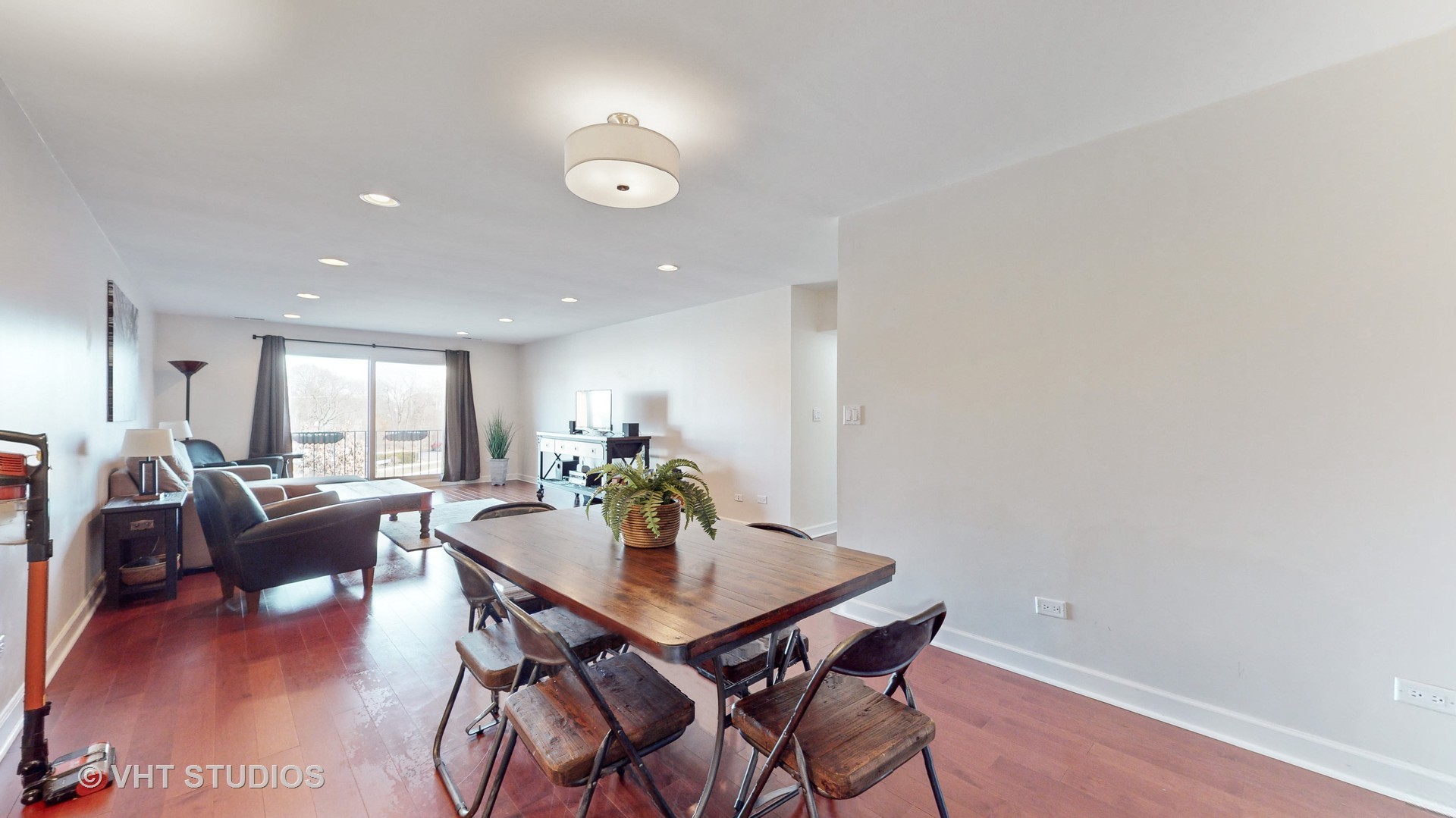1230 N Western Avenue Unit: 201