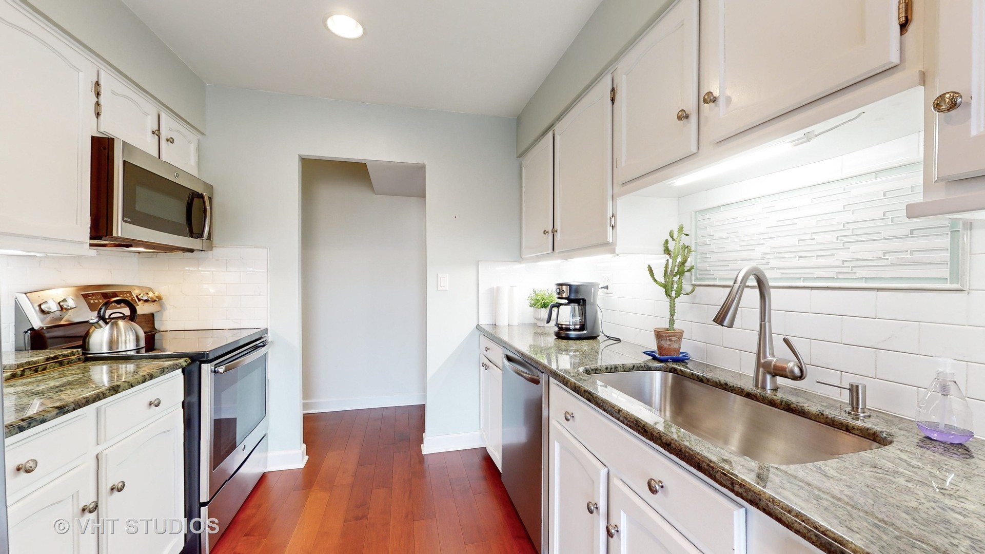 1230 N Western Avenue Unit: 201