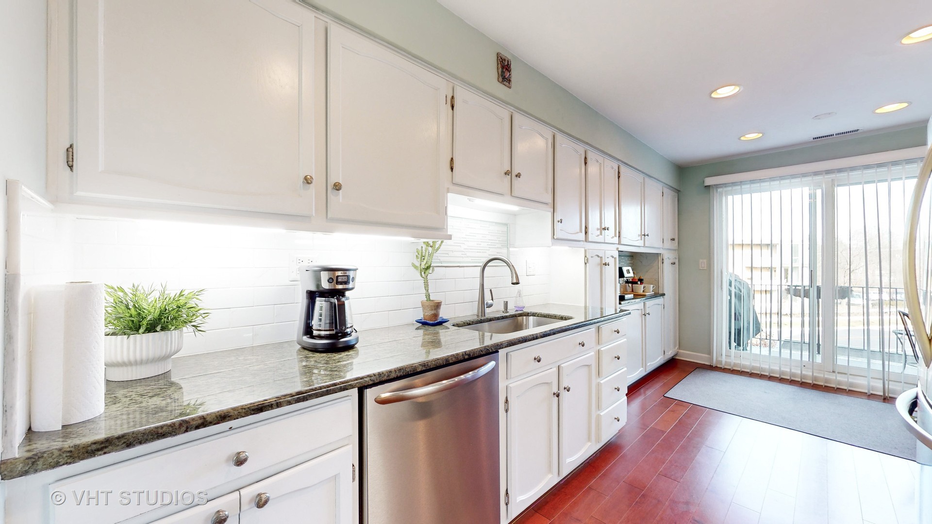 1230 N Western Avenue Unit: 201