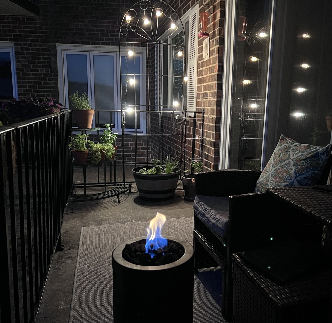1230 N Western Avenue Unit: 201