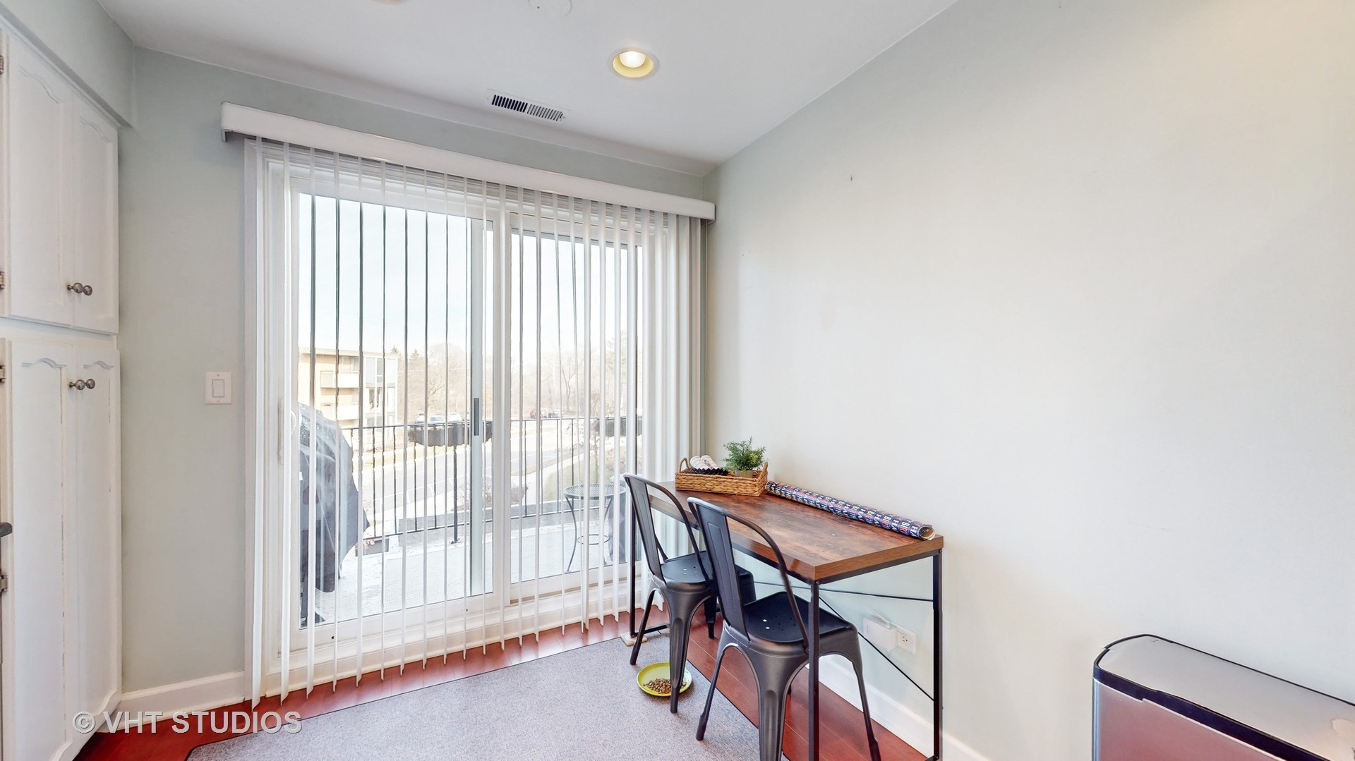 1230 N Western Avenue Unit: 201