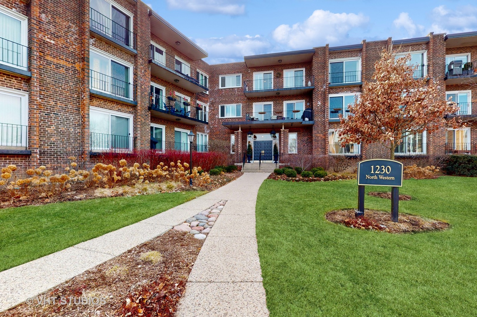 1230 N Western Avenue Unit: 201
