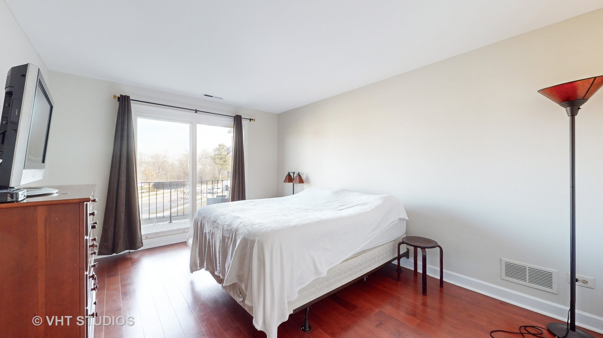 1230 N Western Avenue Unit: 201