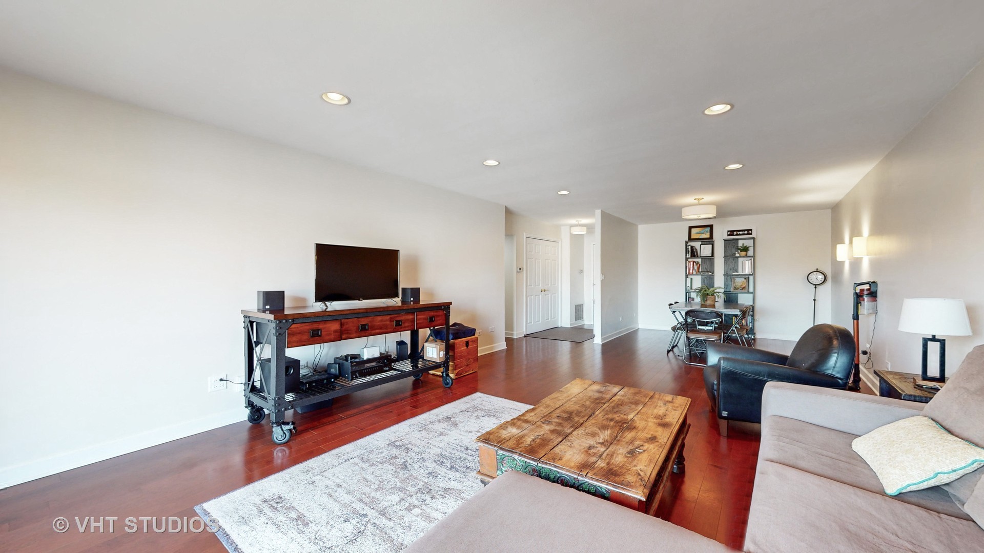 1230 N Western Avenue Unit: 201