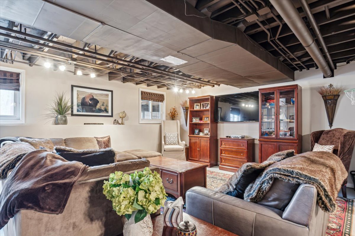1013 CAMPBELL Court