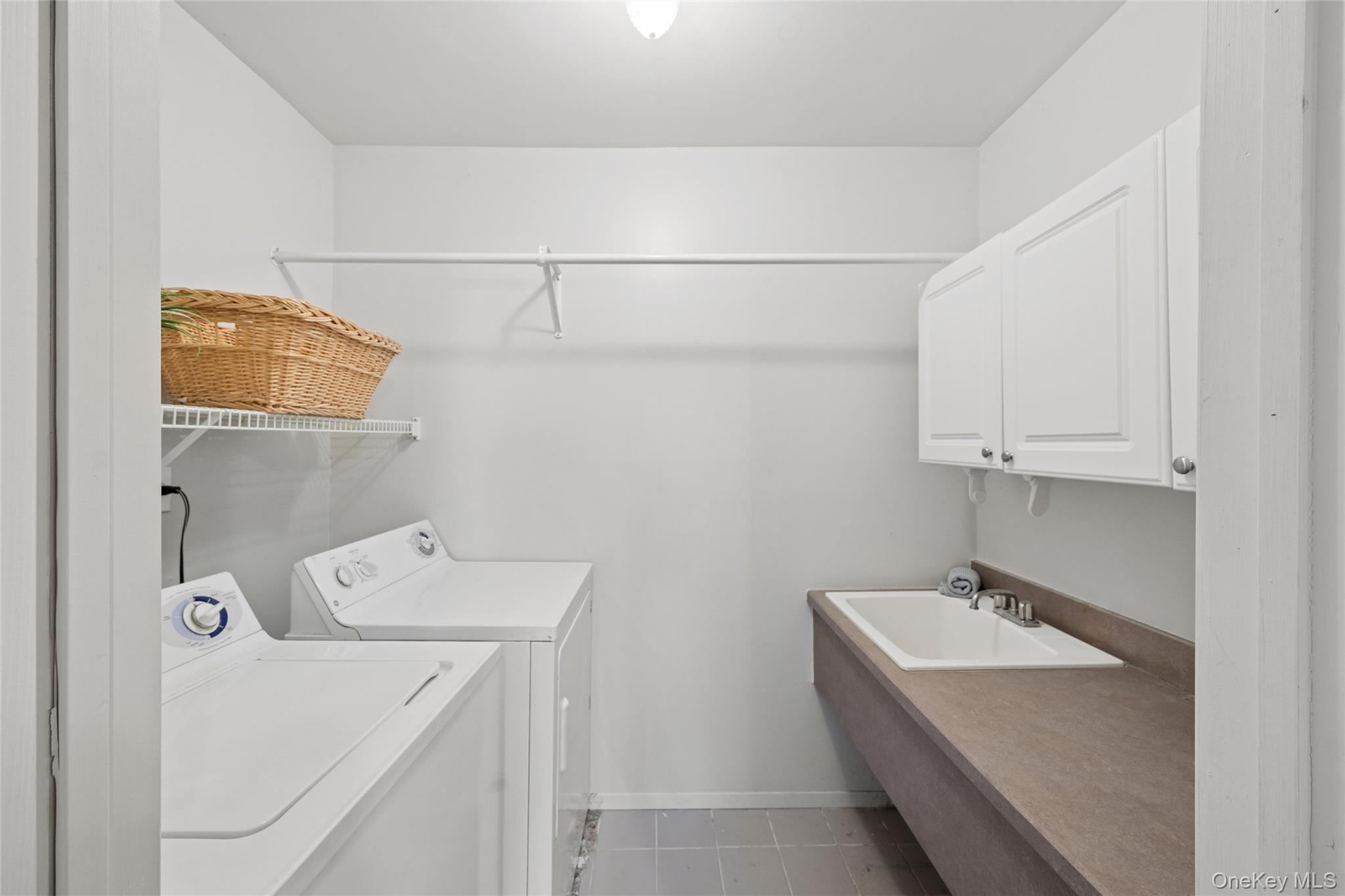 46 Summerfield Lane N
