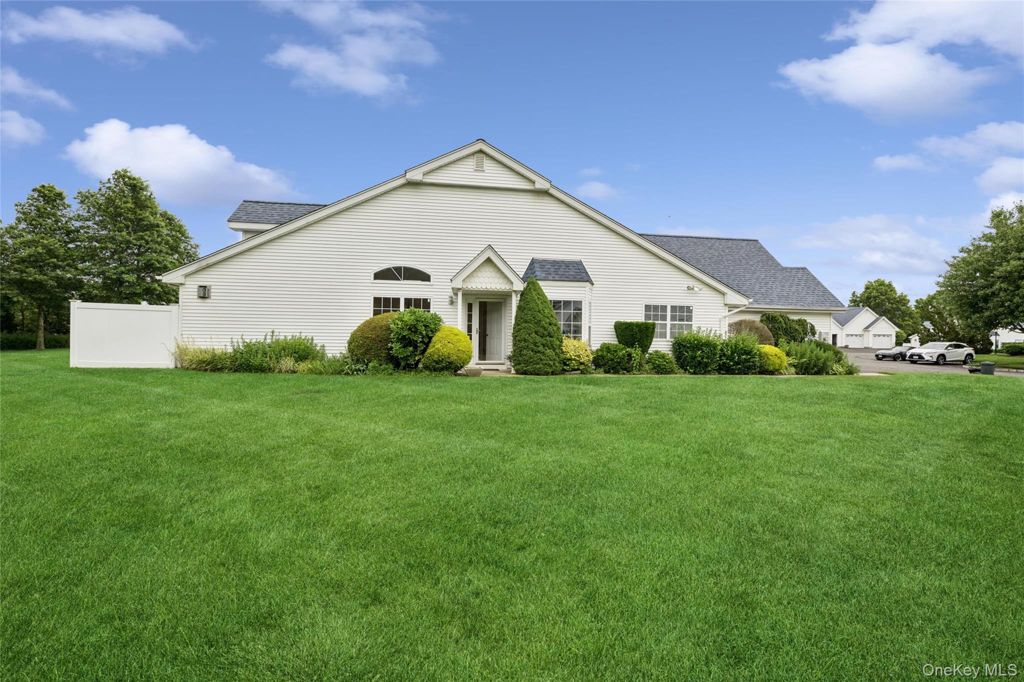 46 Summerfield Lane N