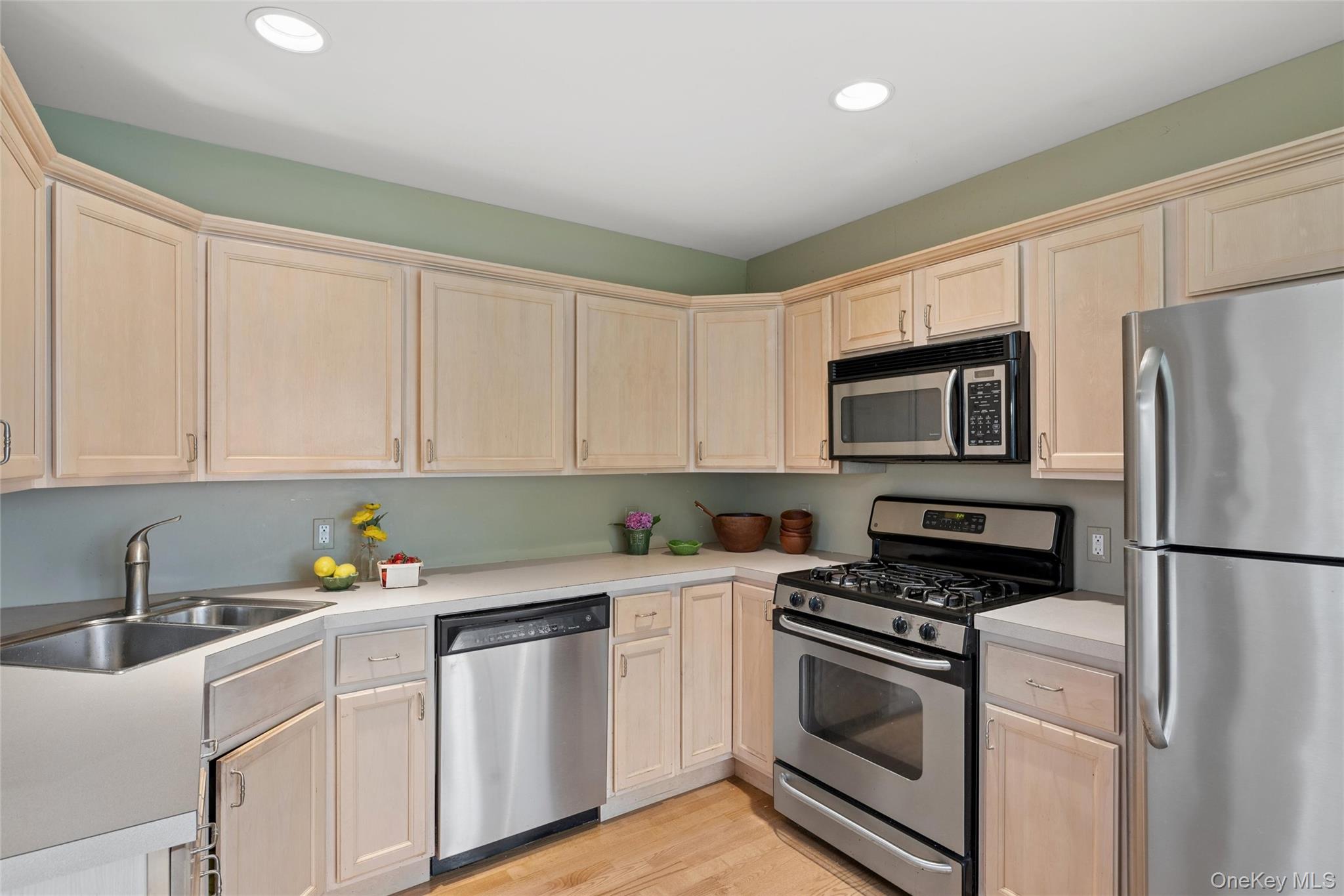 46 Summerfield Lane N