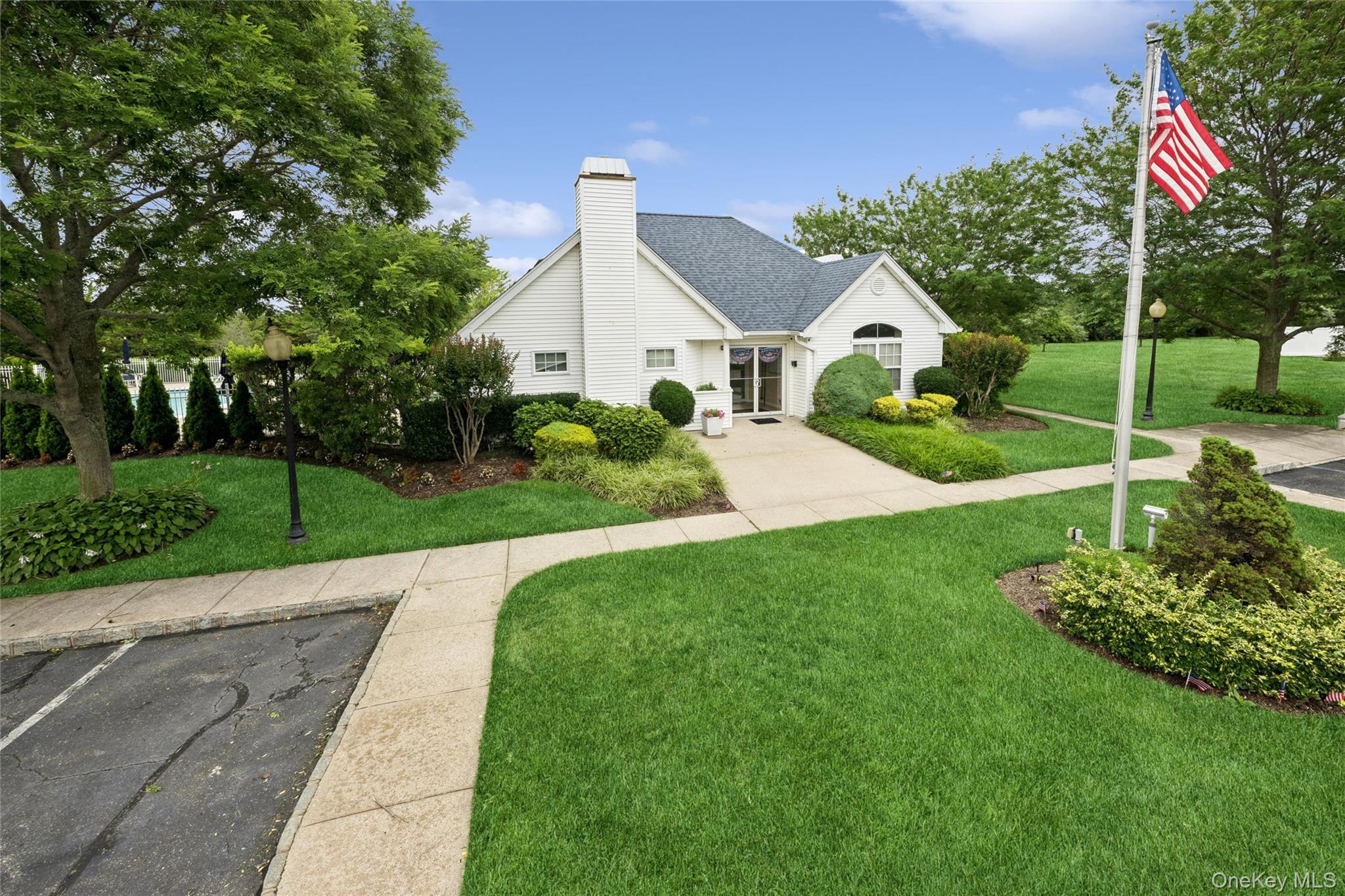 46 Summerfield Lane N