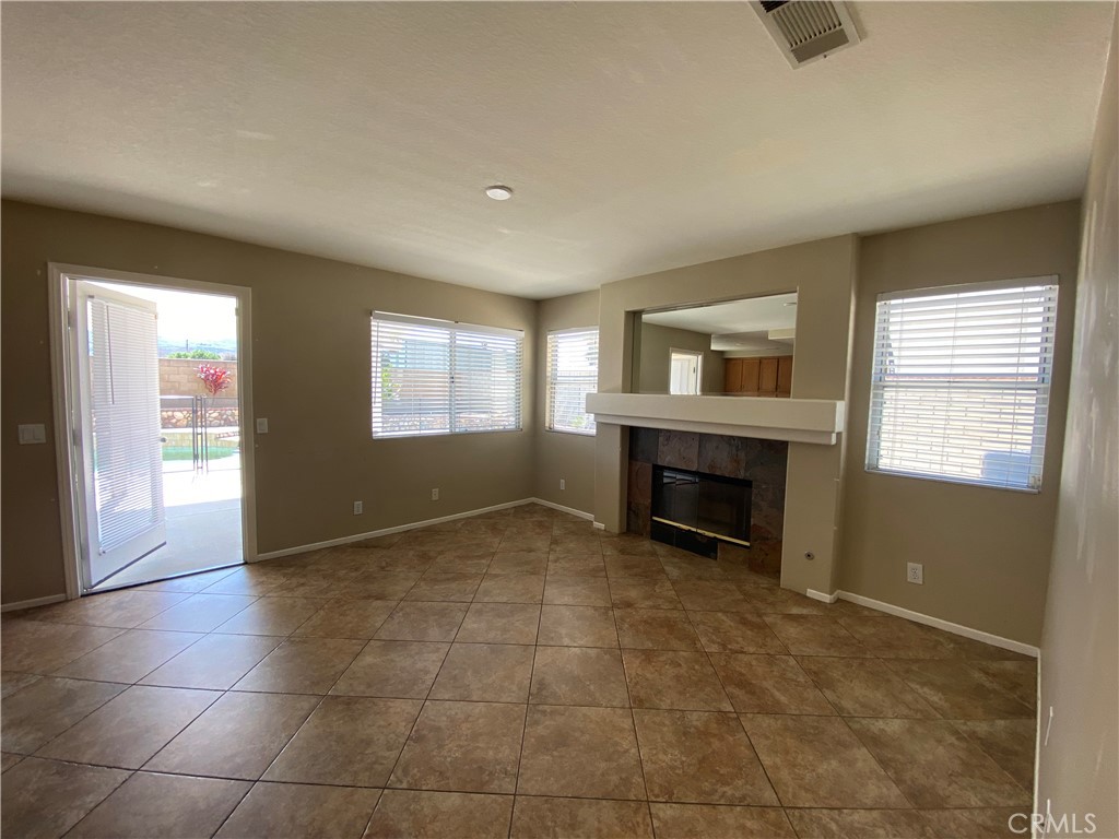 42851 Avenida Tigre