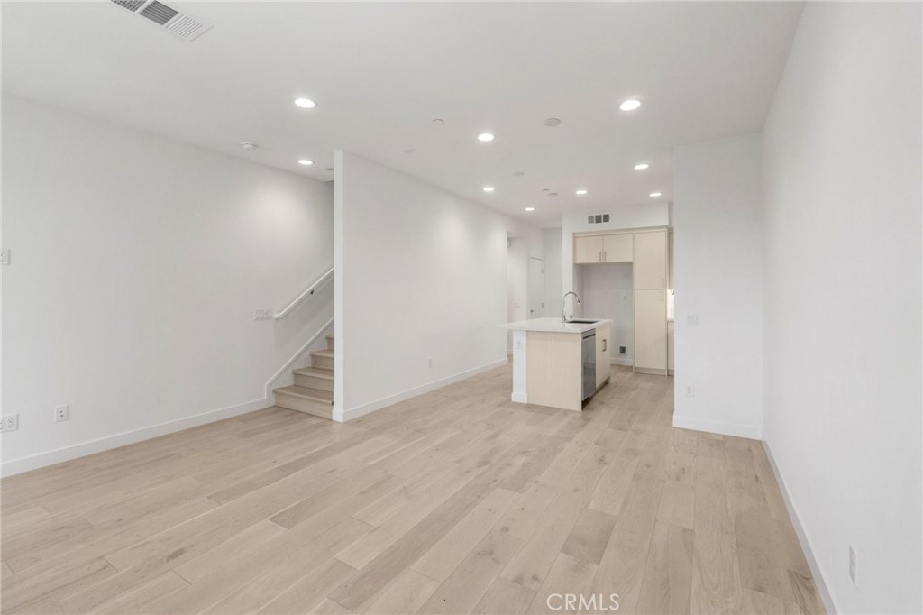 22 E Sunset Street