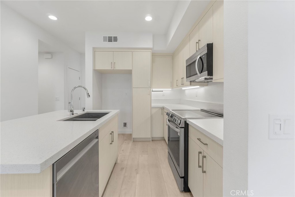 22 E Sunset Street