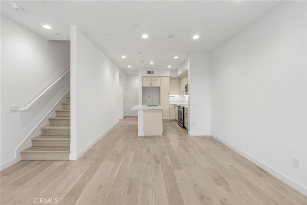 22 E Sunset Street