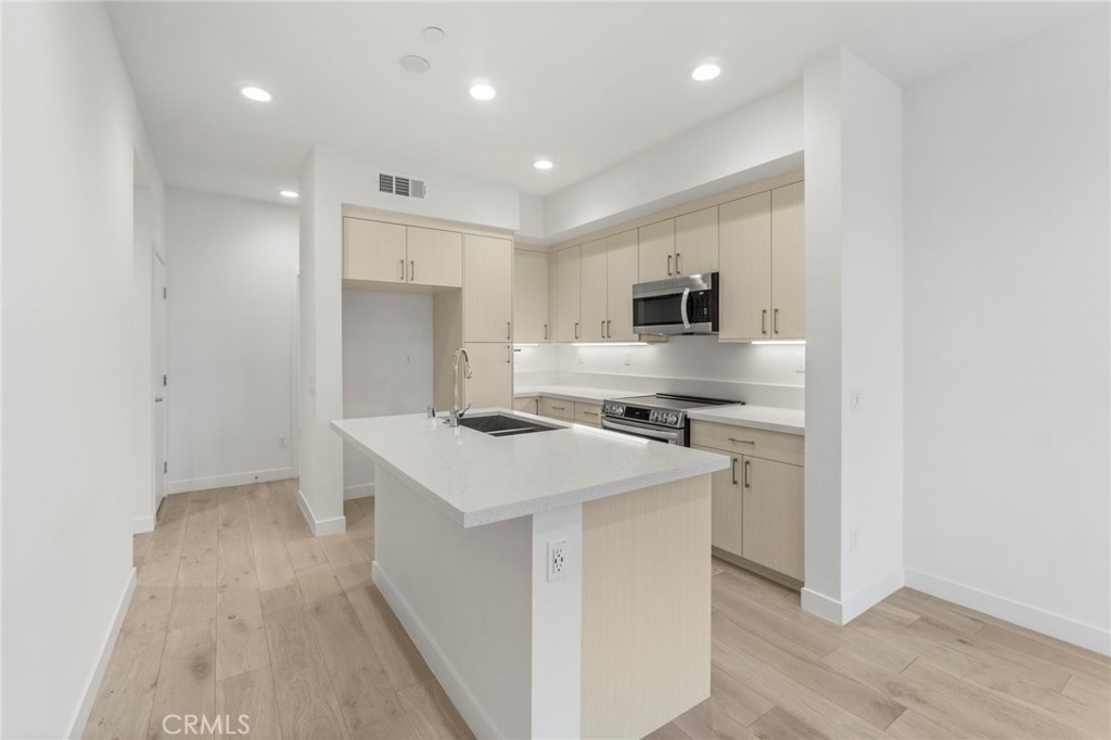 22 E Sunset Street