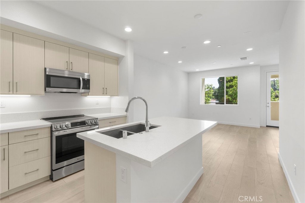 22 E Sunset Street