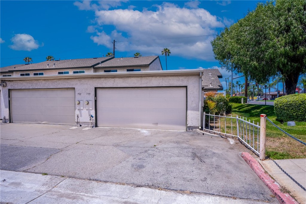 799 Archwood Avenue