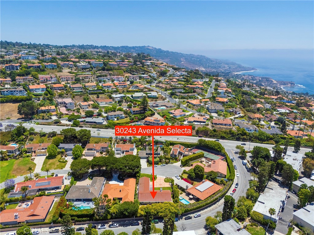 30243 Avenida Selecta