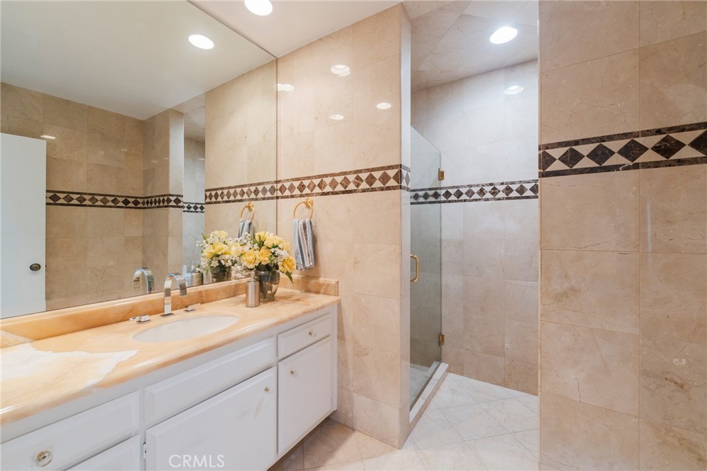 30243 Avenida Selecta