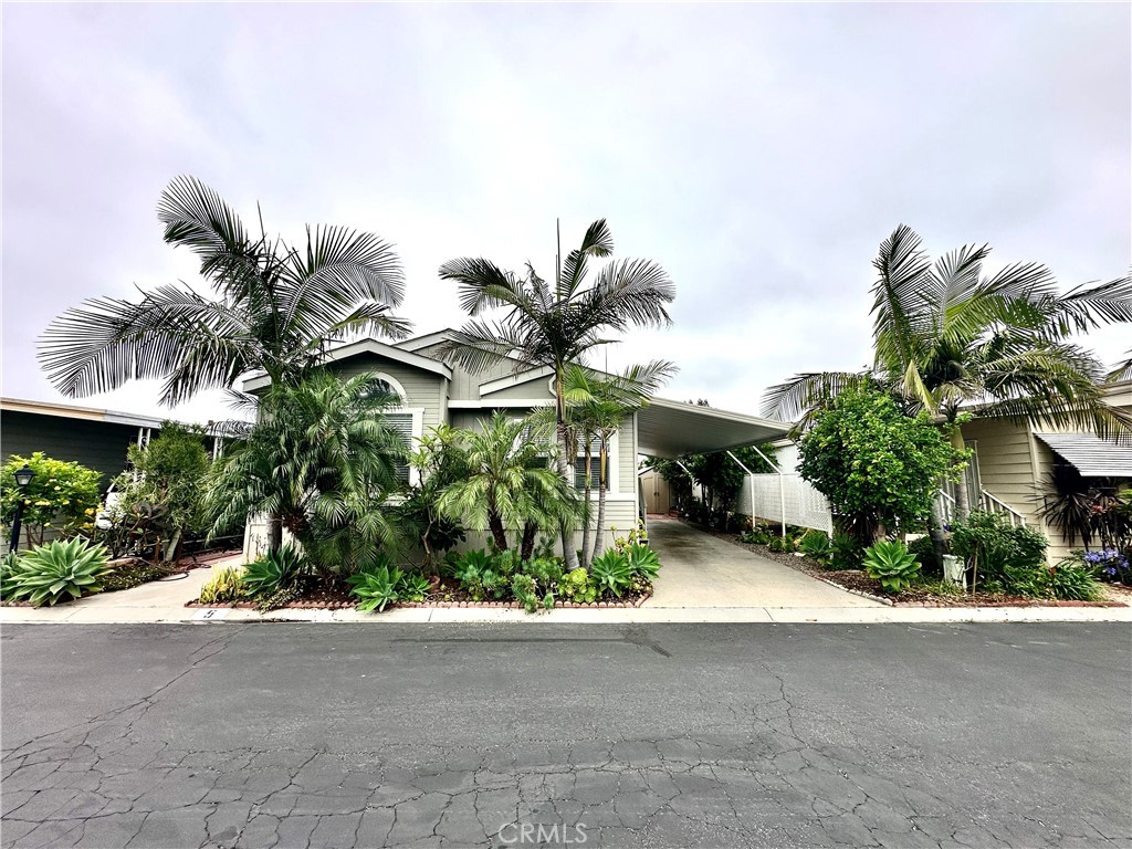 8200 Bolsa Avenue 5